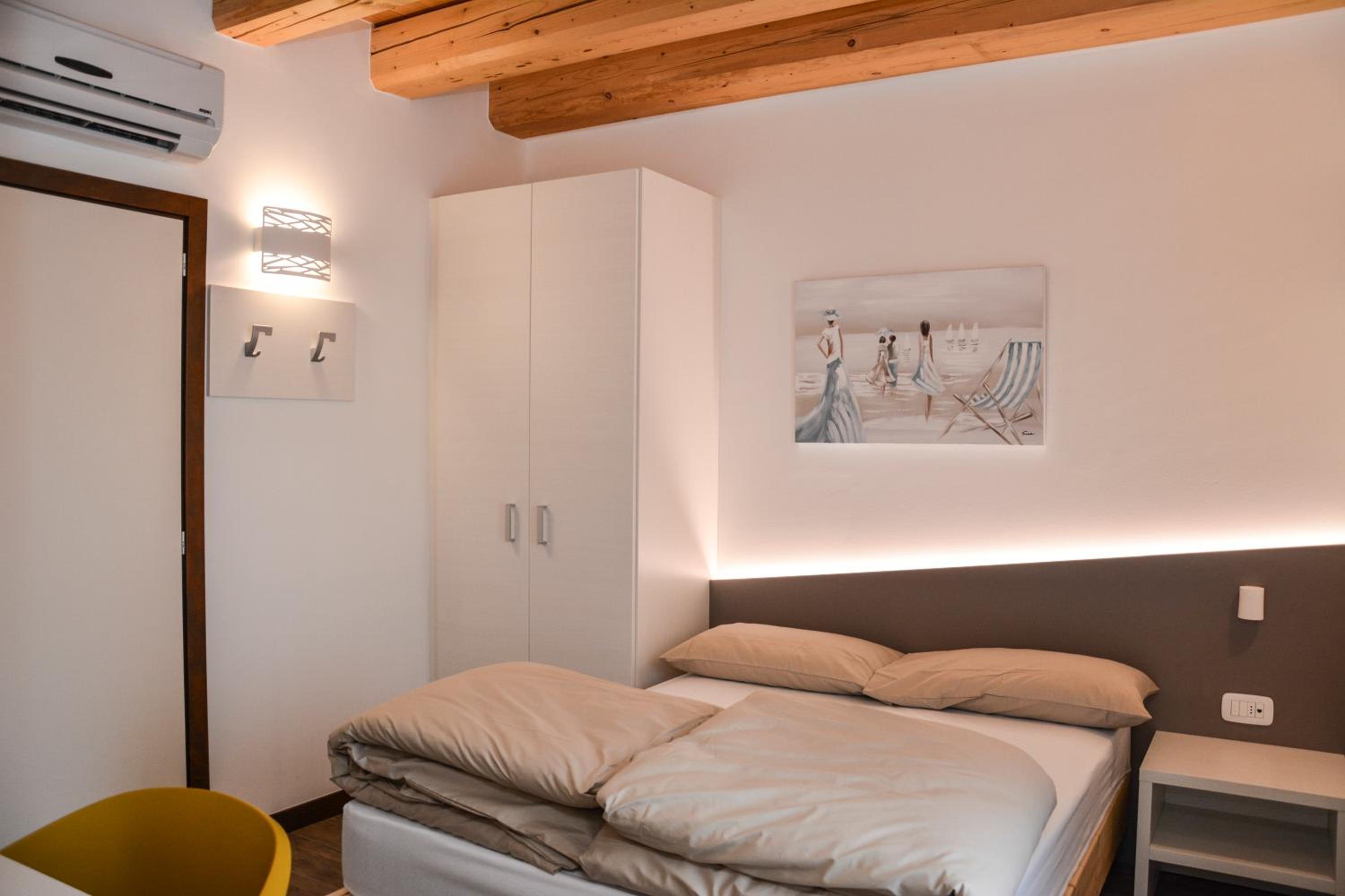 Double Room with Private Bathroom photo 2