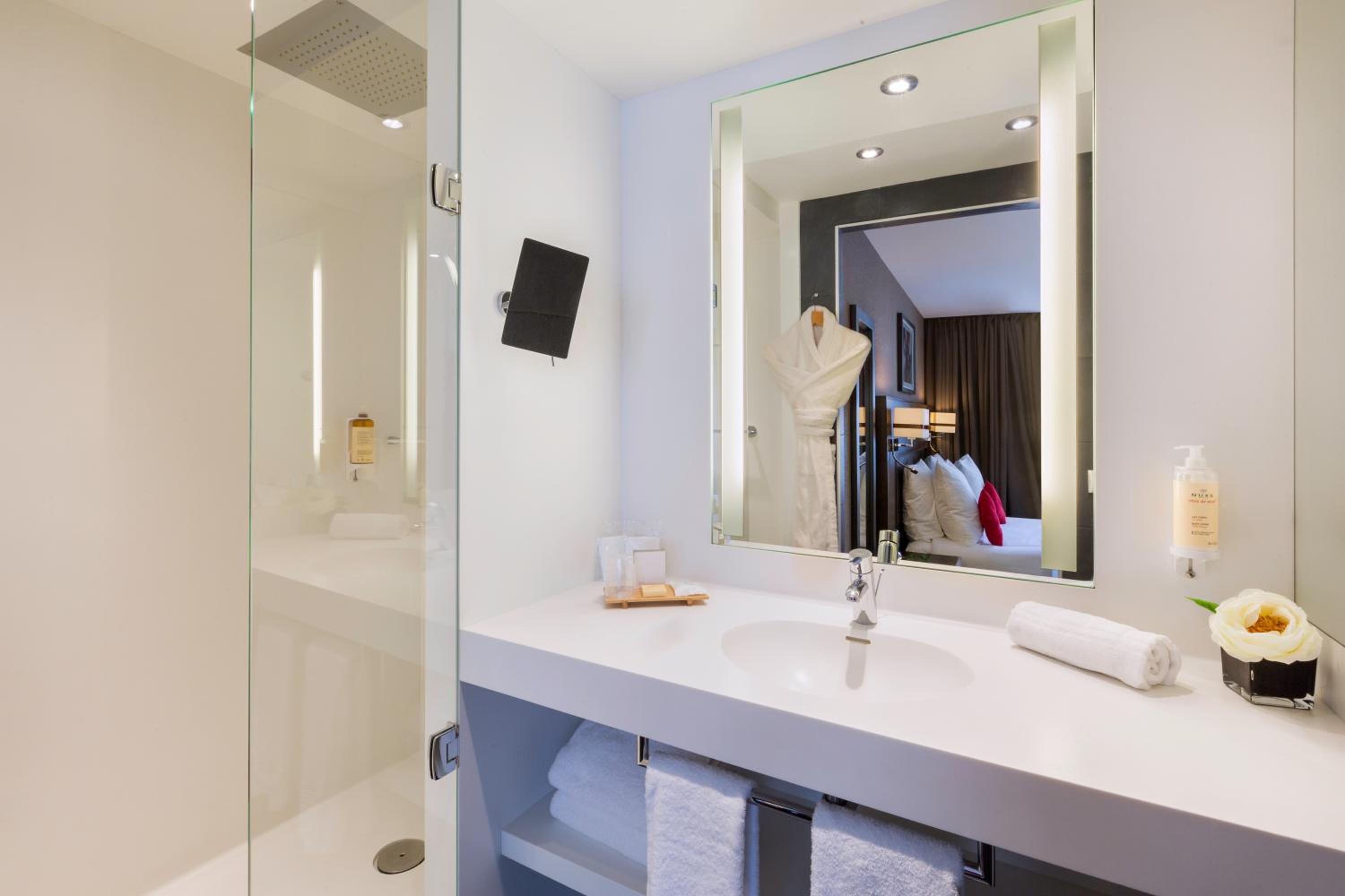 Comfort Queen Room - Photo 4