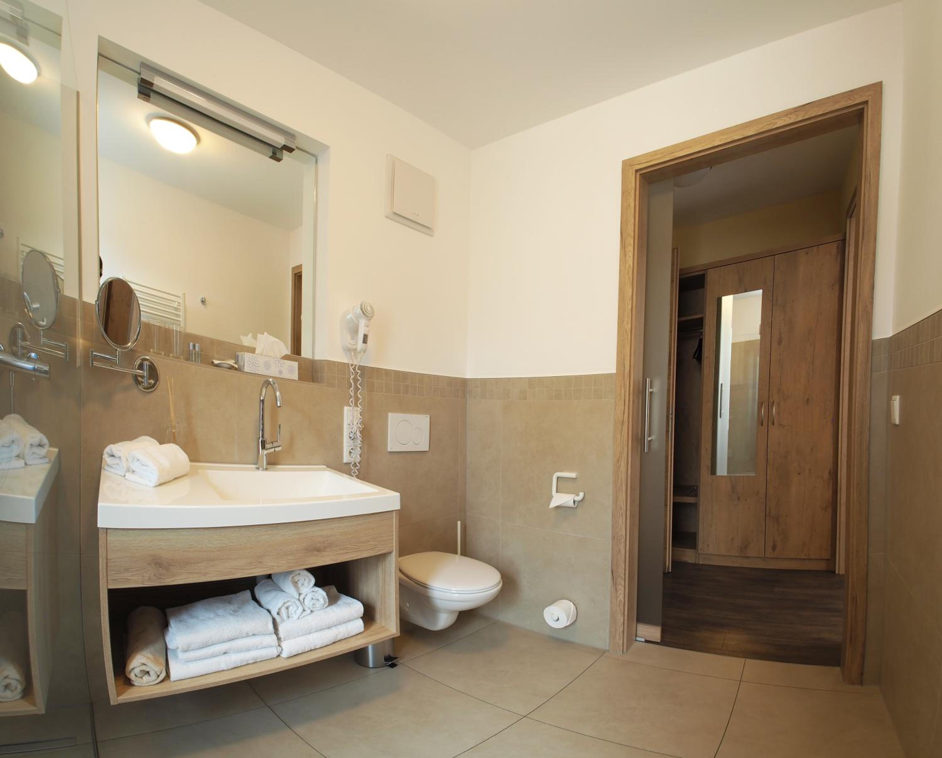 Double Room - Disability Access photo 3