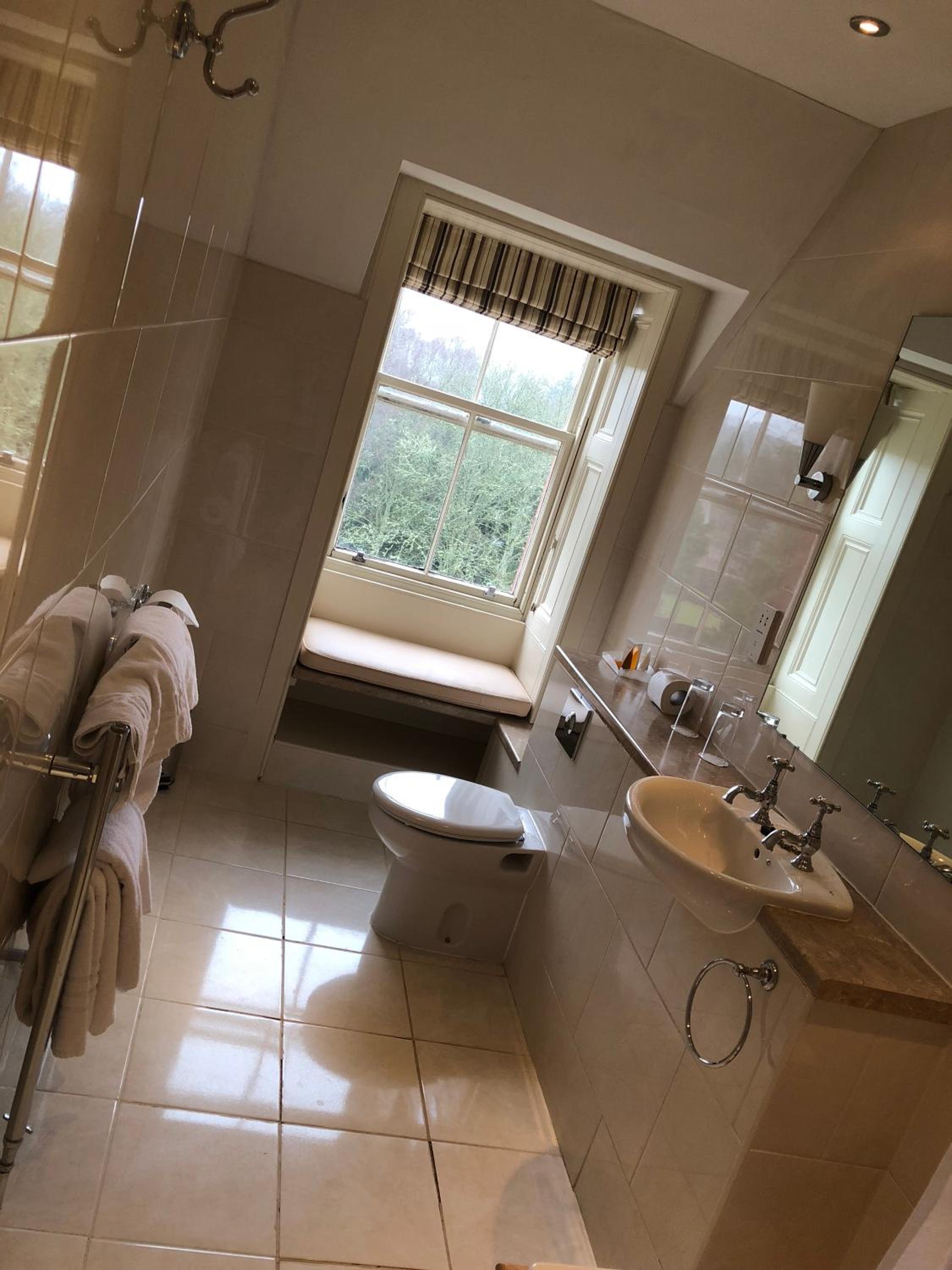 Suite - Photo 3