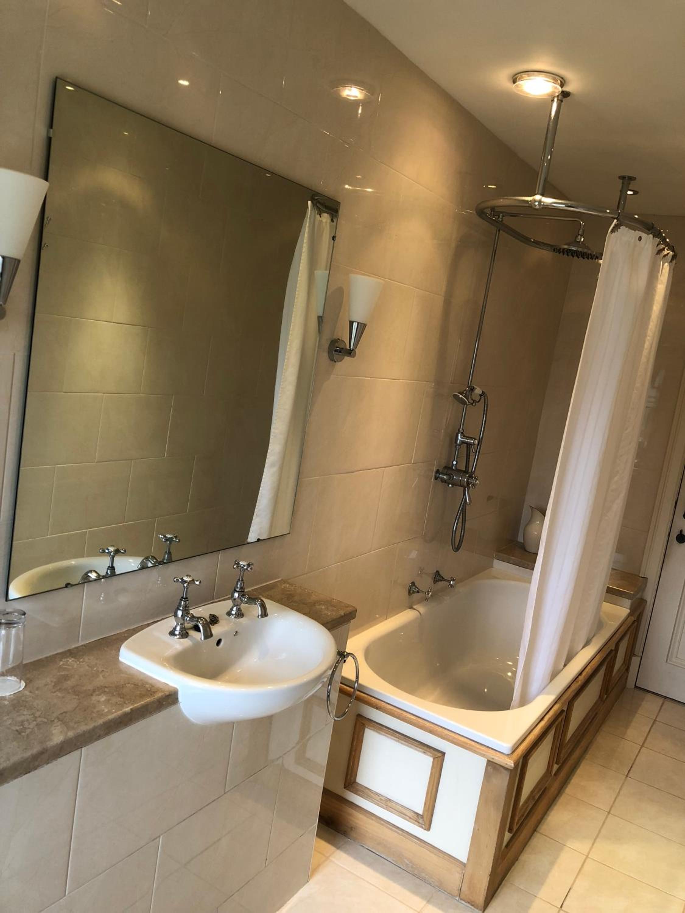 Suite - Photo 4