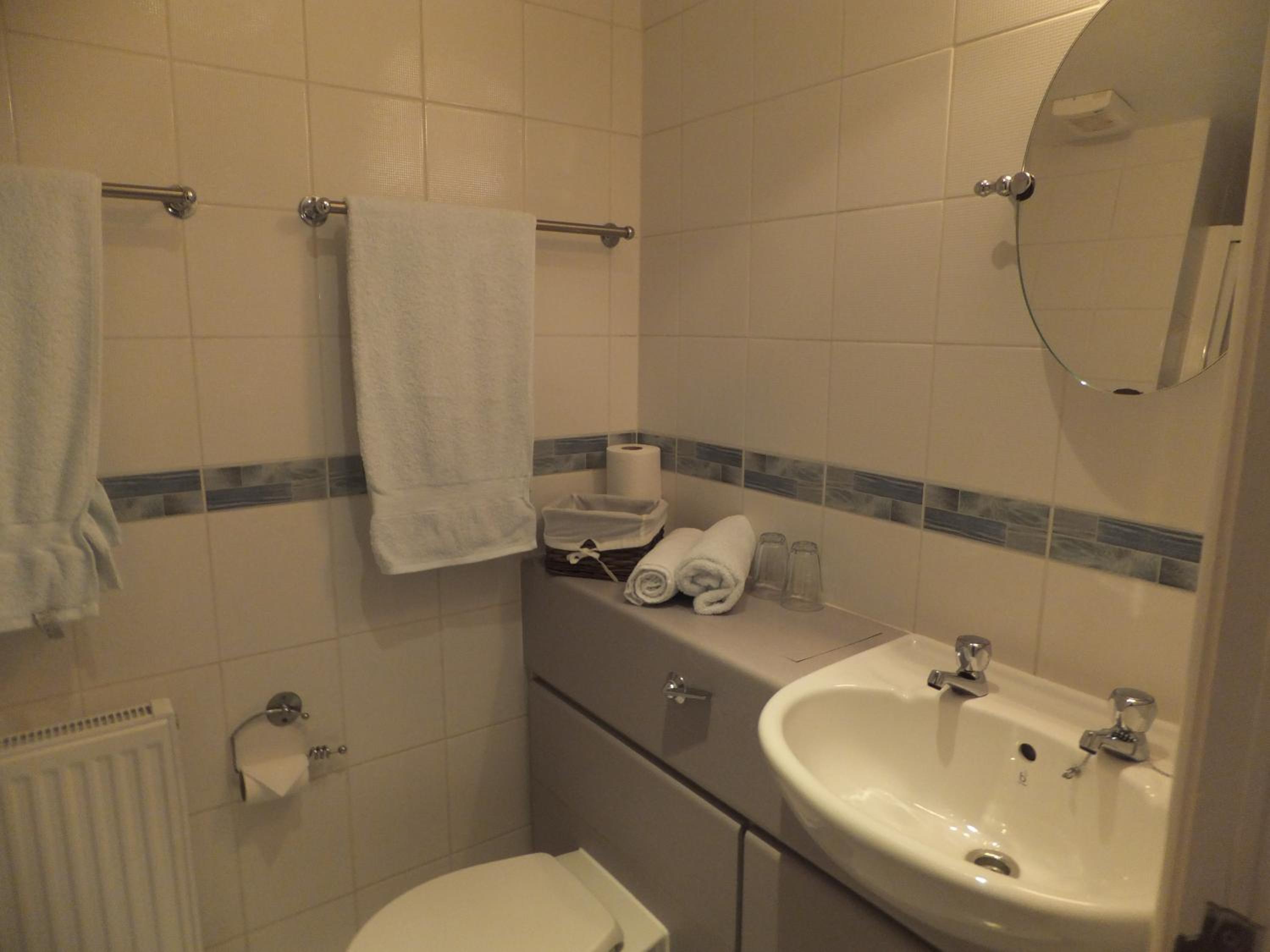 Family Room with Shower photo 2