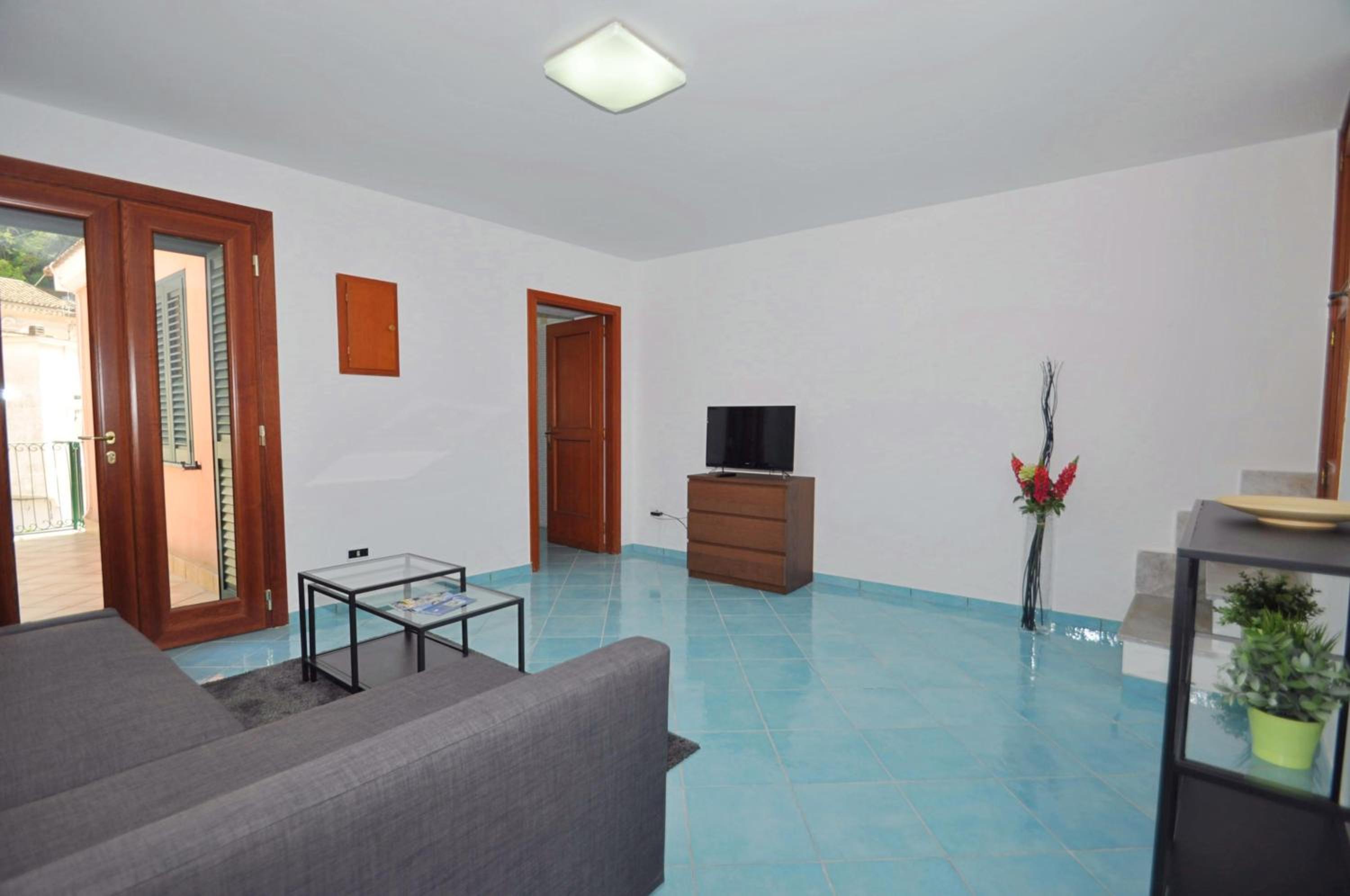 One-Bedroom Apartment (4 Adults) photo 3