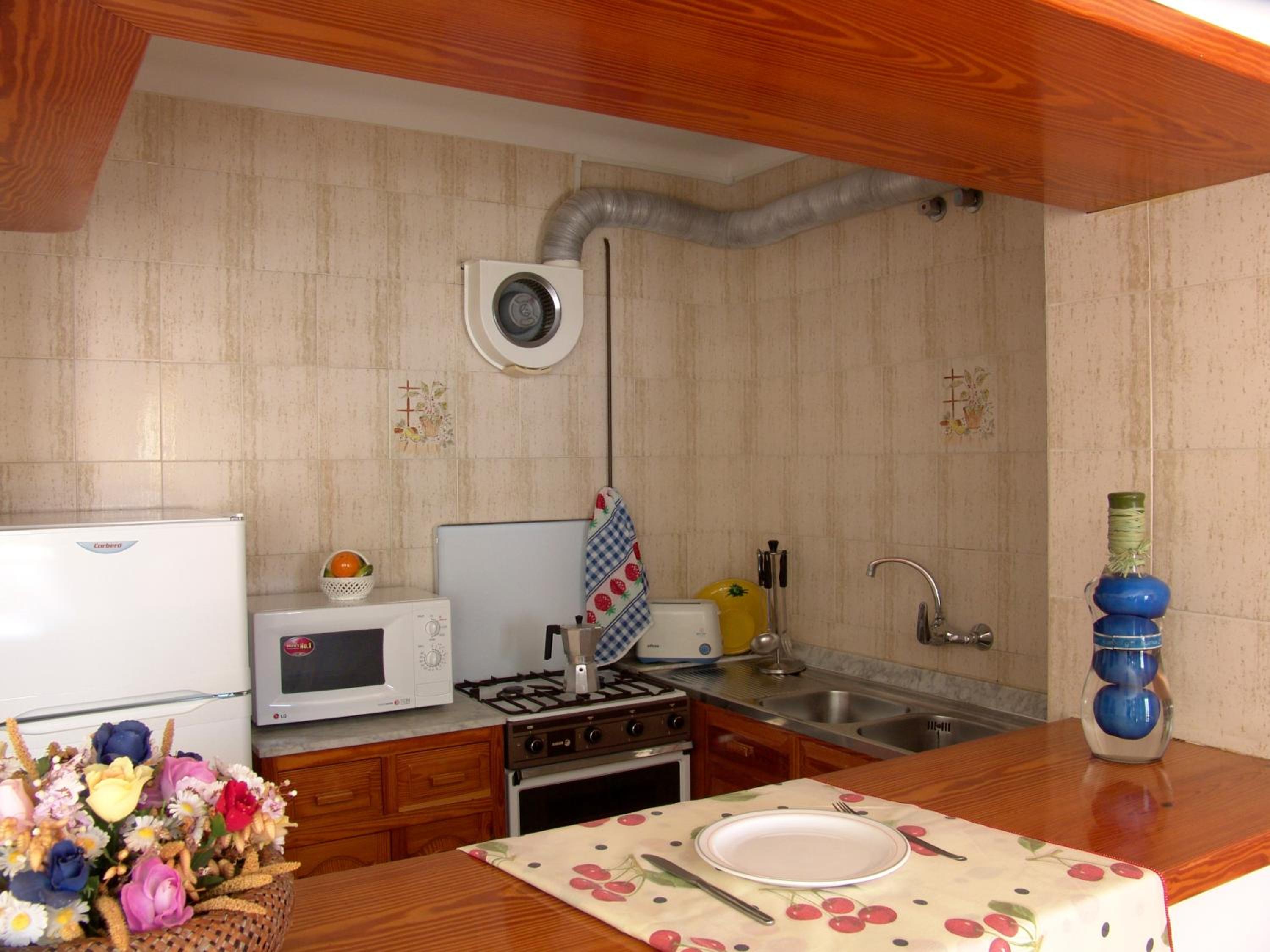 One-Bedroom Apartment (1-4 Adults) - Photo 2