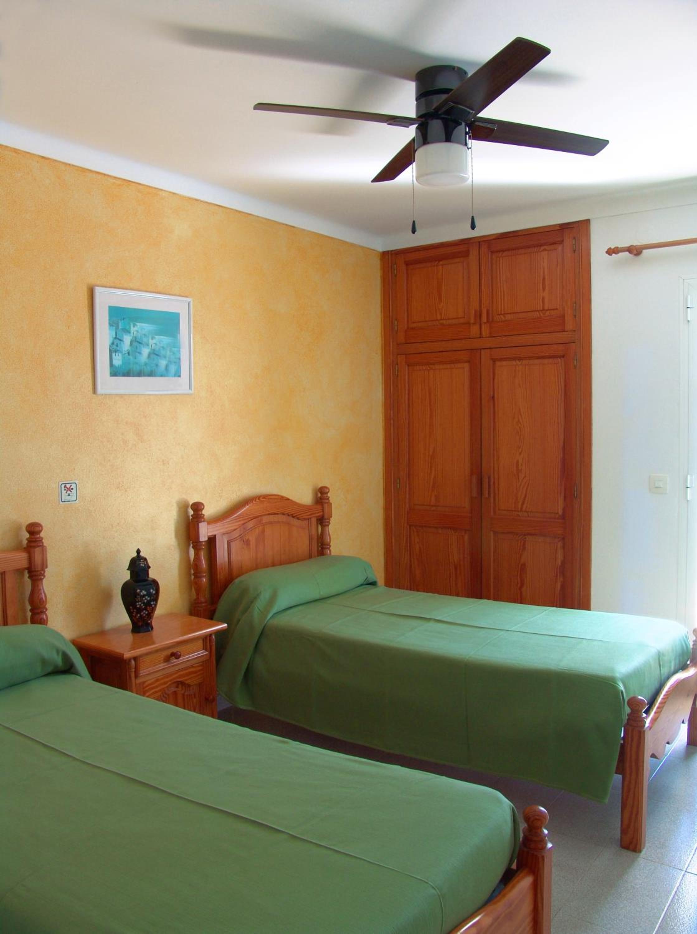 Twin Room - Photo 3