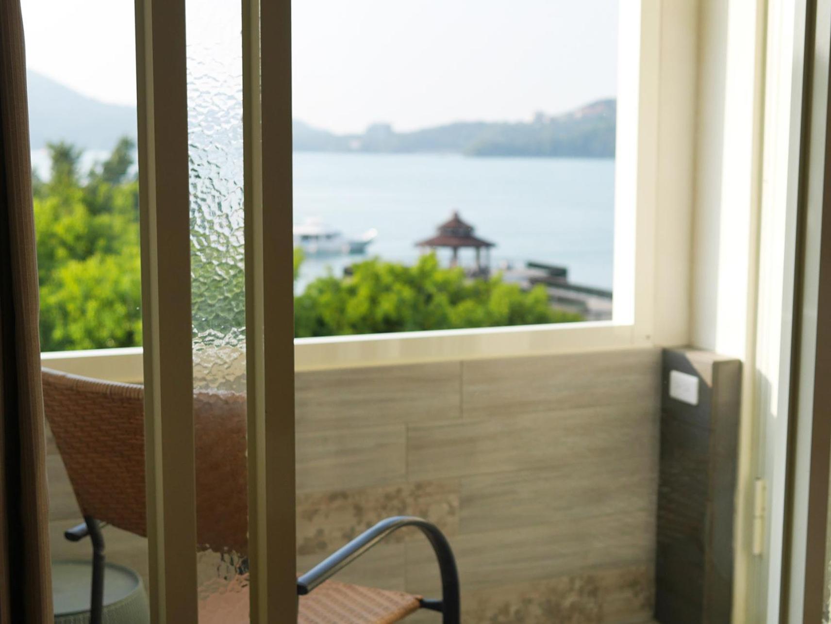 Double Room with Lake View photo 3
