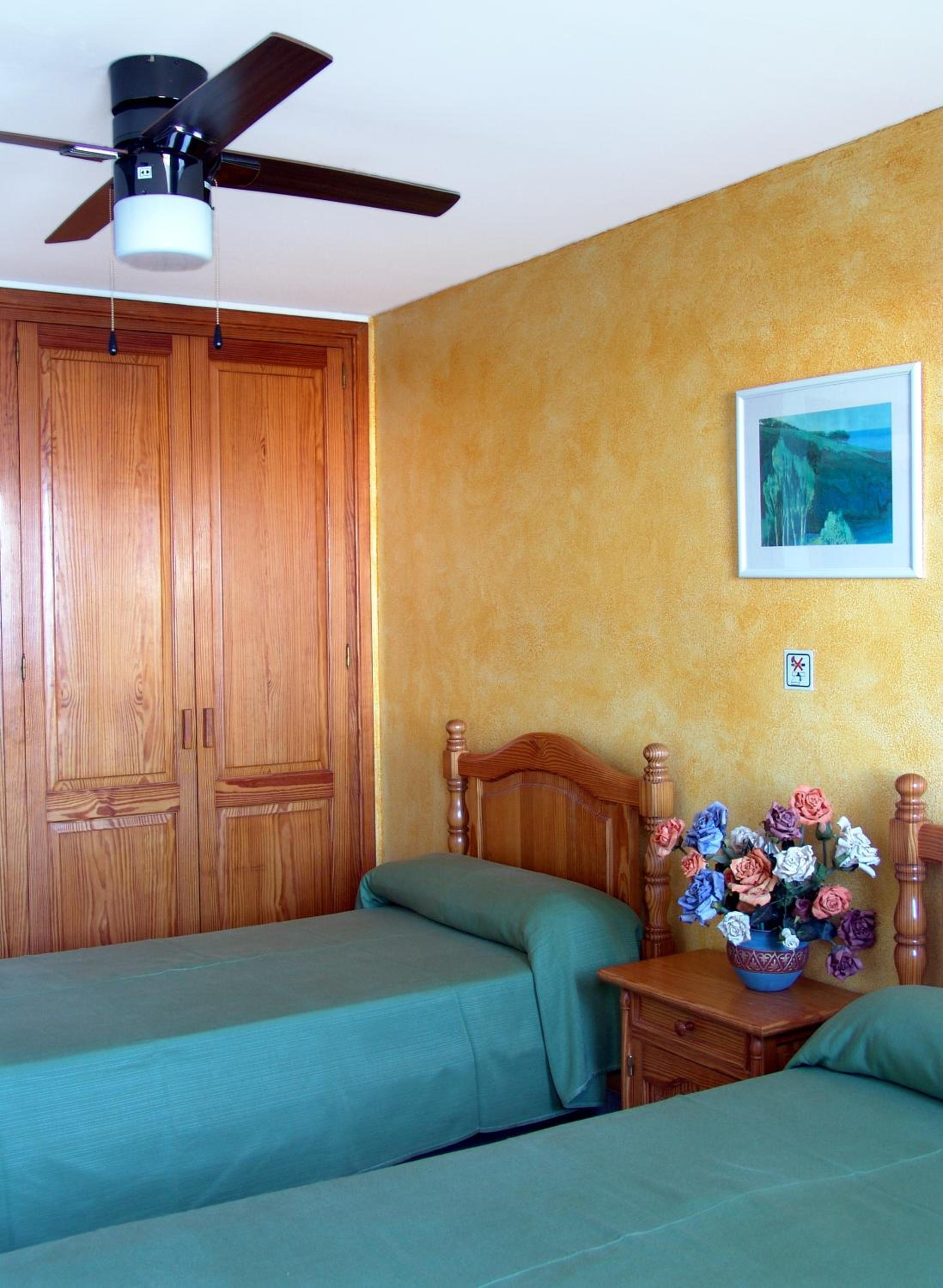 One-Bedroom Apartment (1-4 Adults) - Photo 3