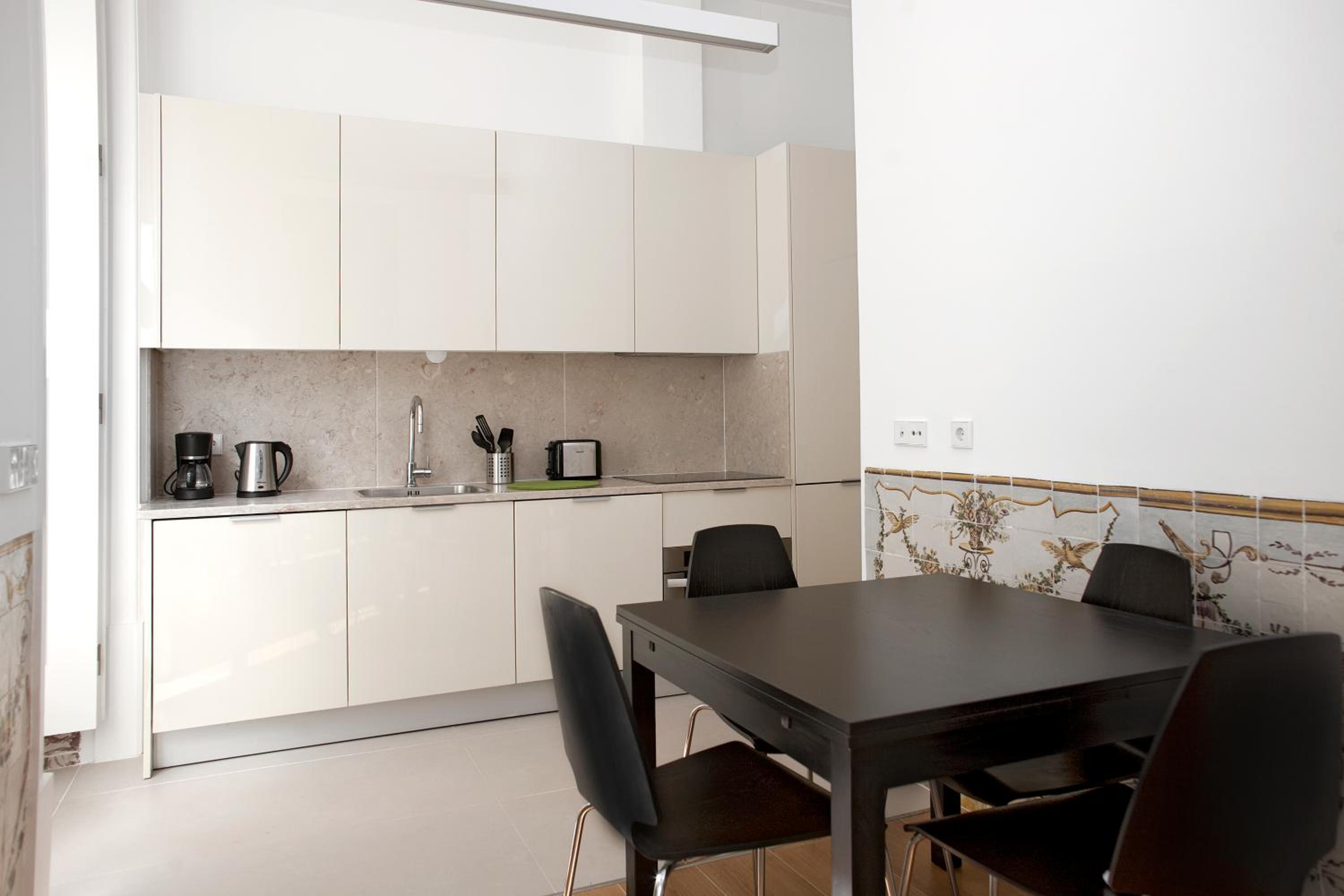Deluxe One-Bedroom Apartment - Photo 19