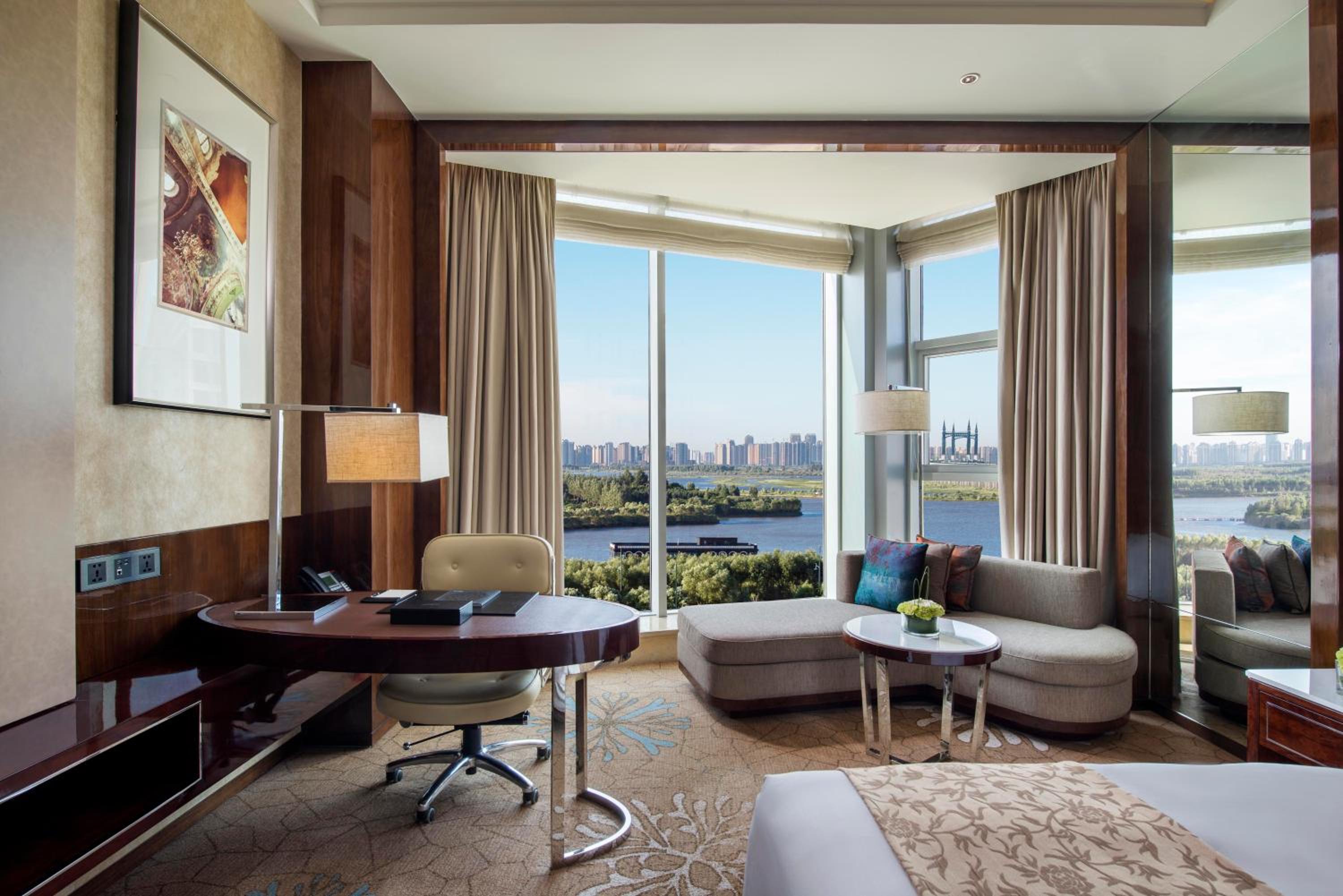 Premier River View King photo 1