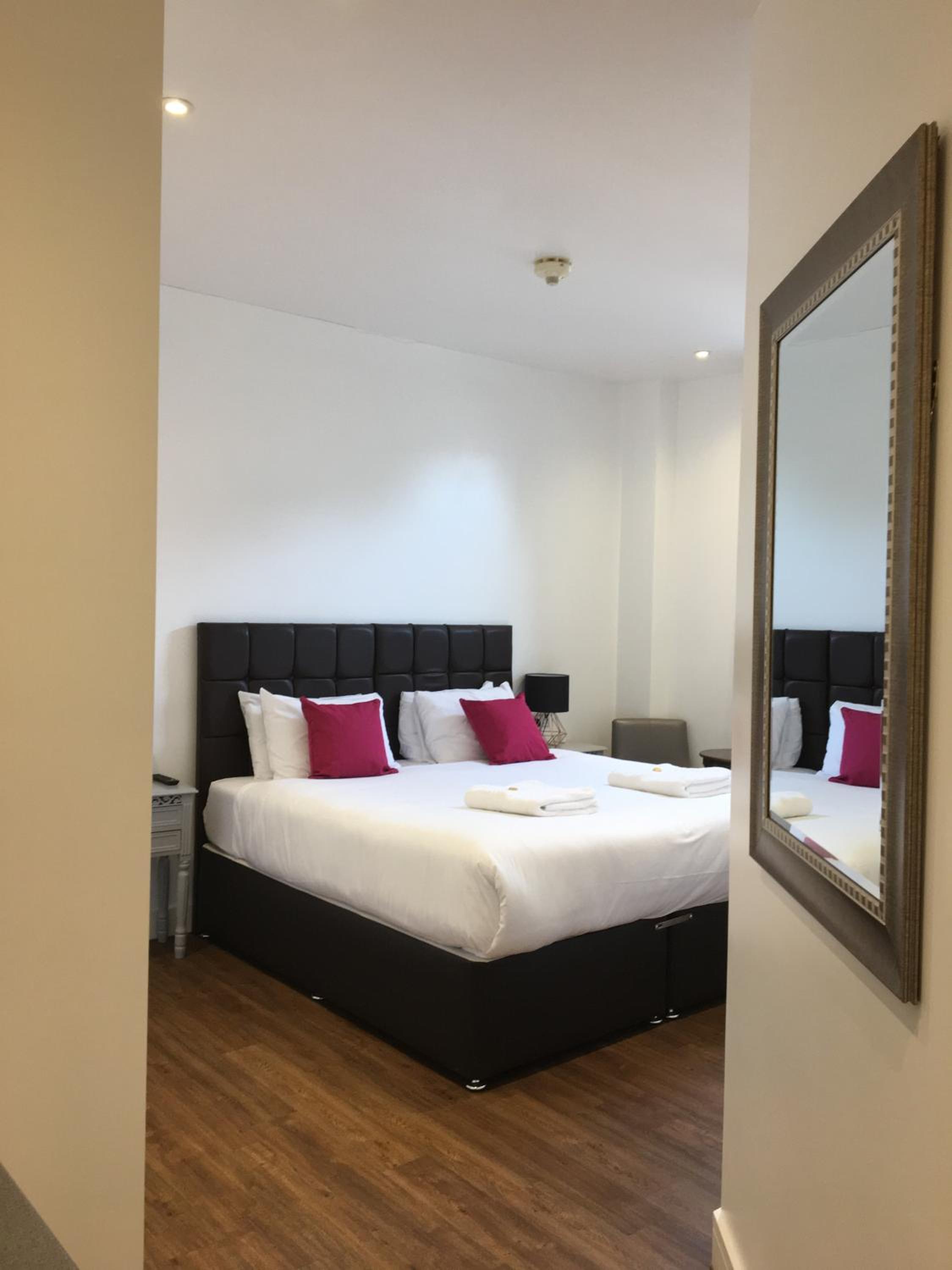 Superior Room with Air Conditioning (Pet Friendly) - Photo 3