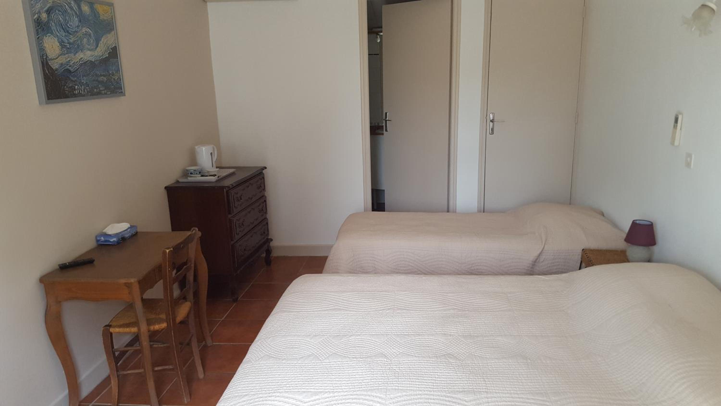 Triple Room with Private Bathroom photo 3