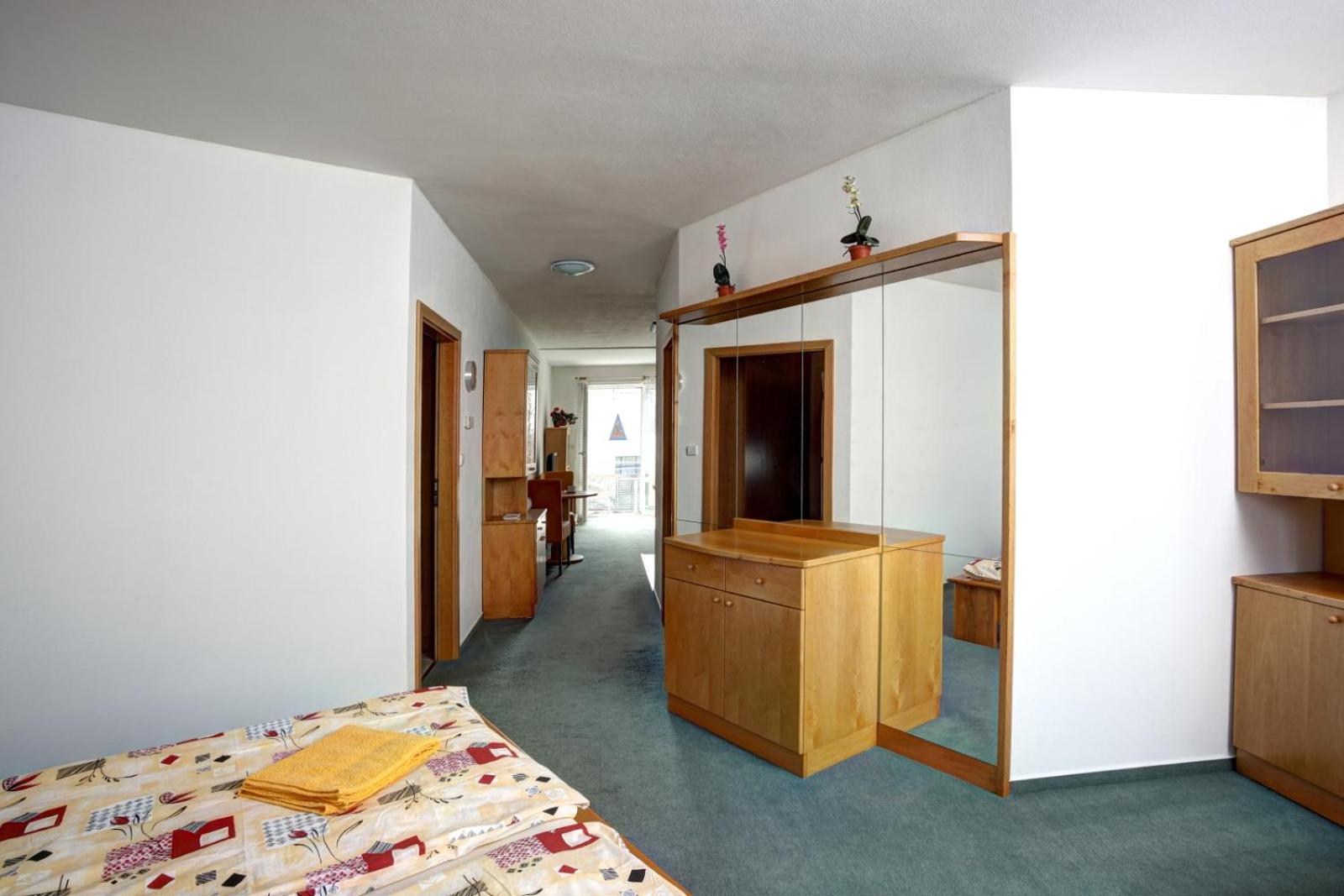 Apartment photo 2