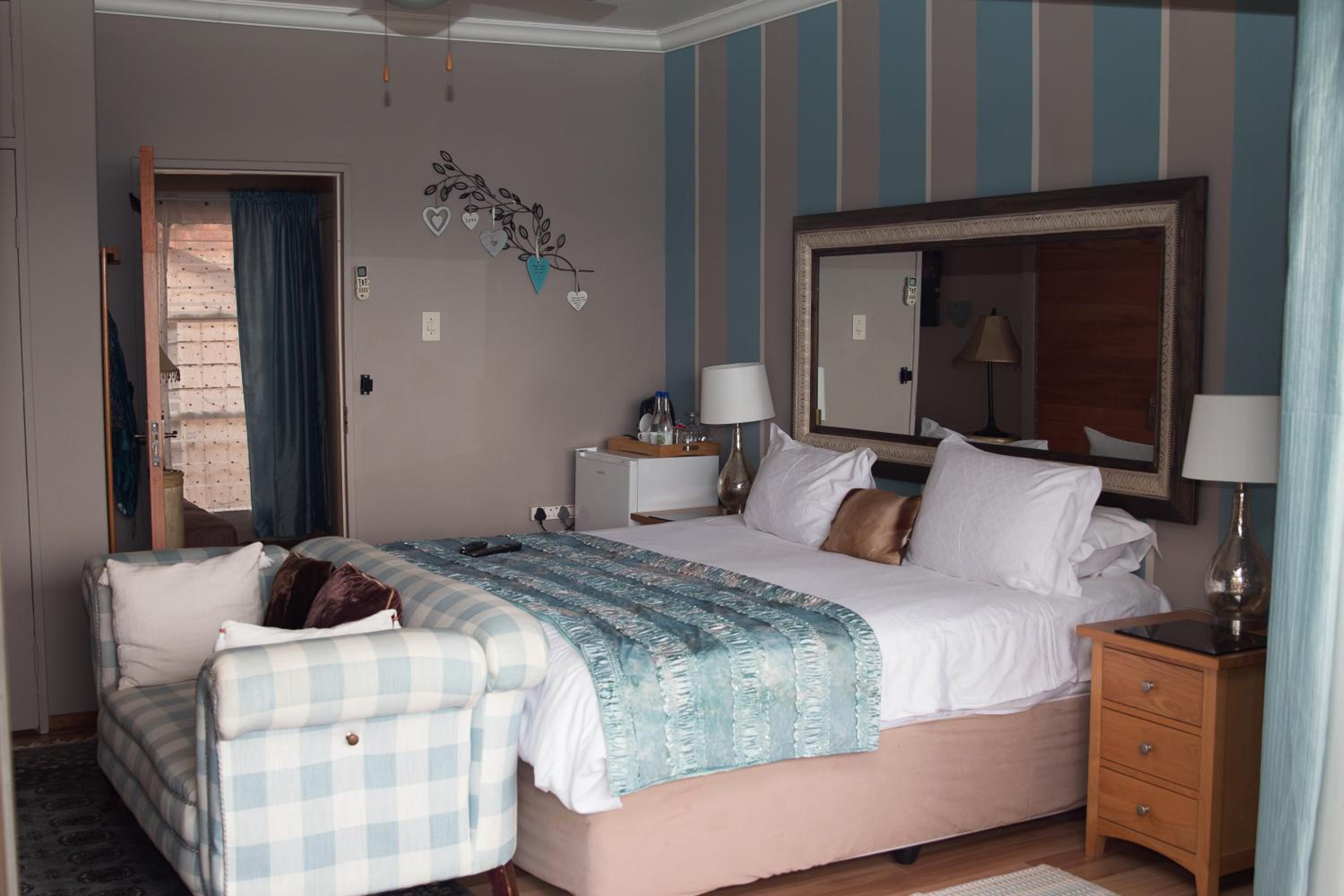 Suite - Photo 5