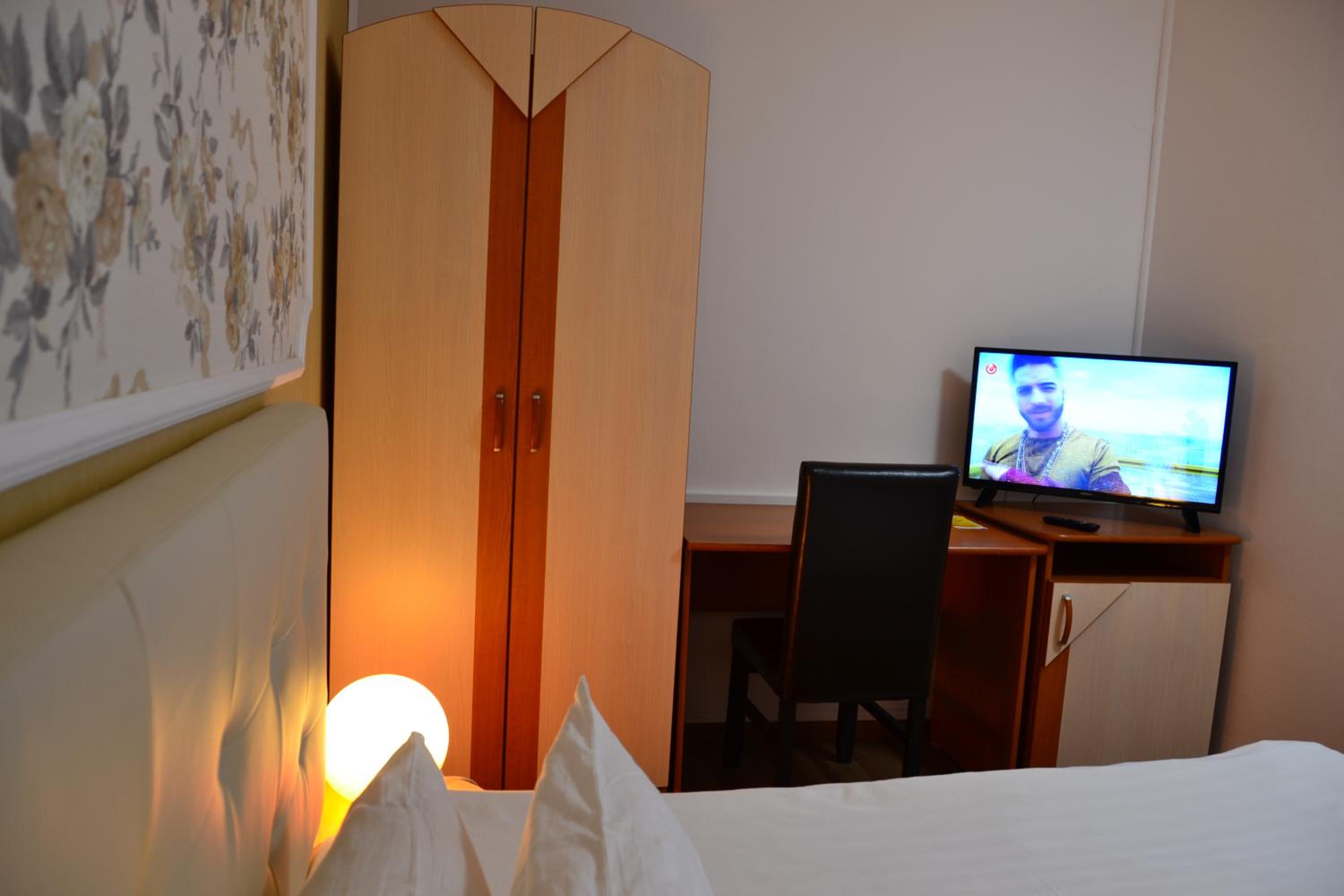 Double Room - Photo 2