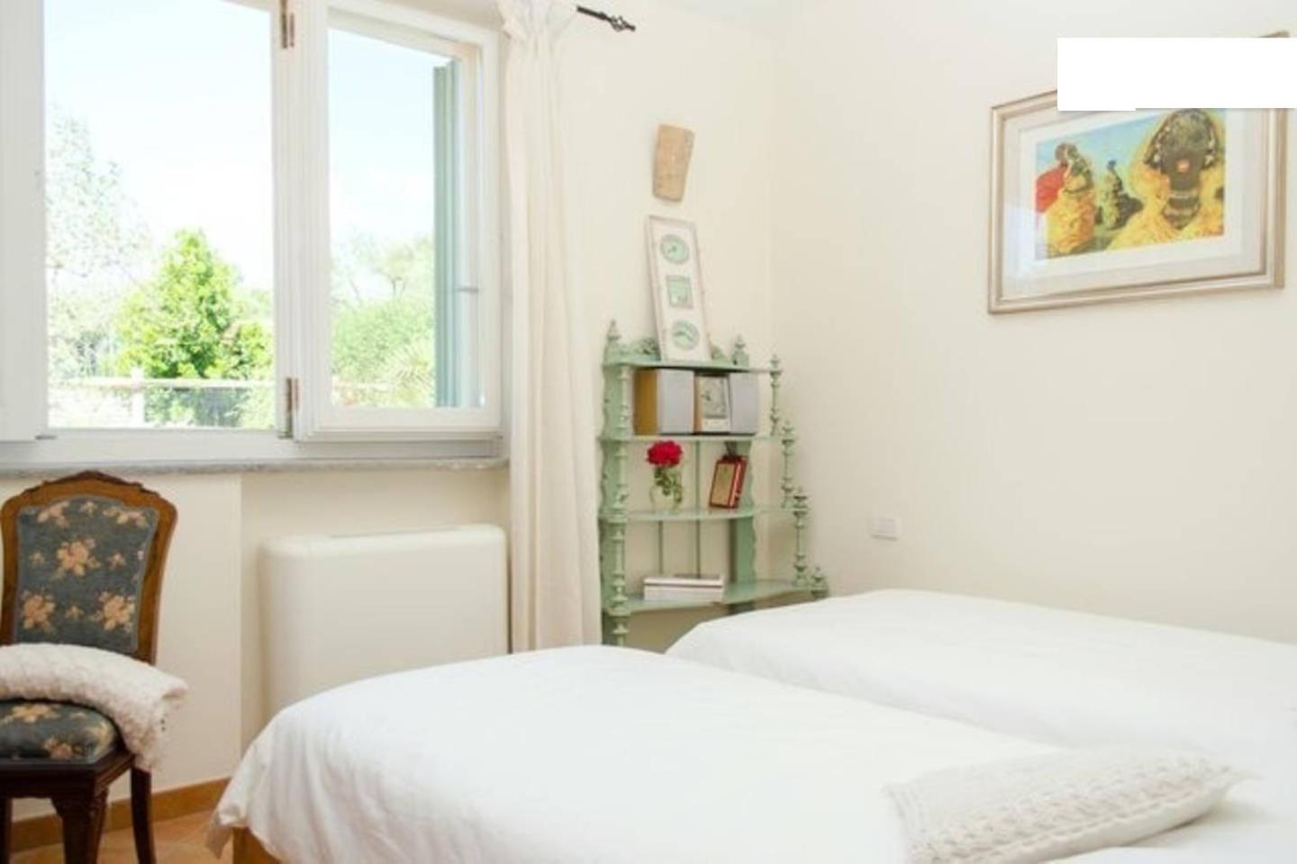 Twin Room with Private Bathroom photo 1