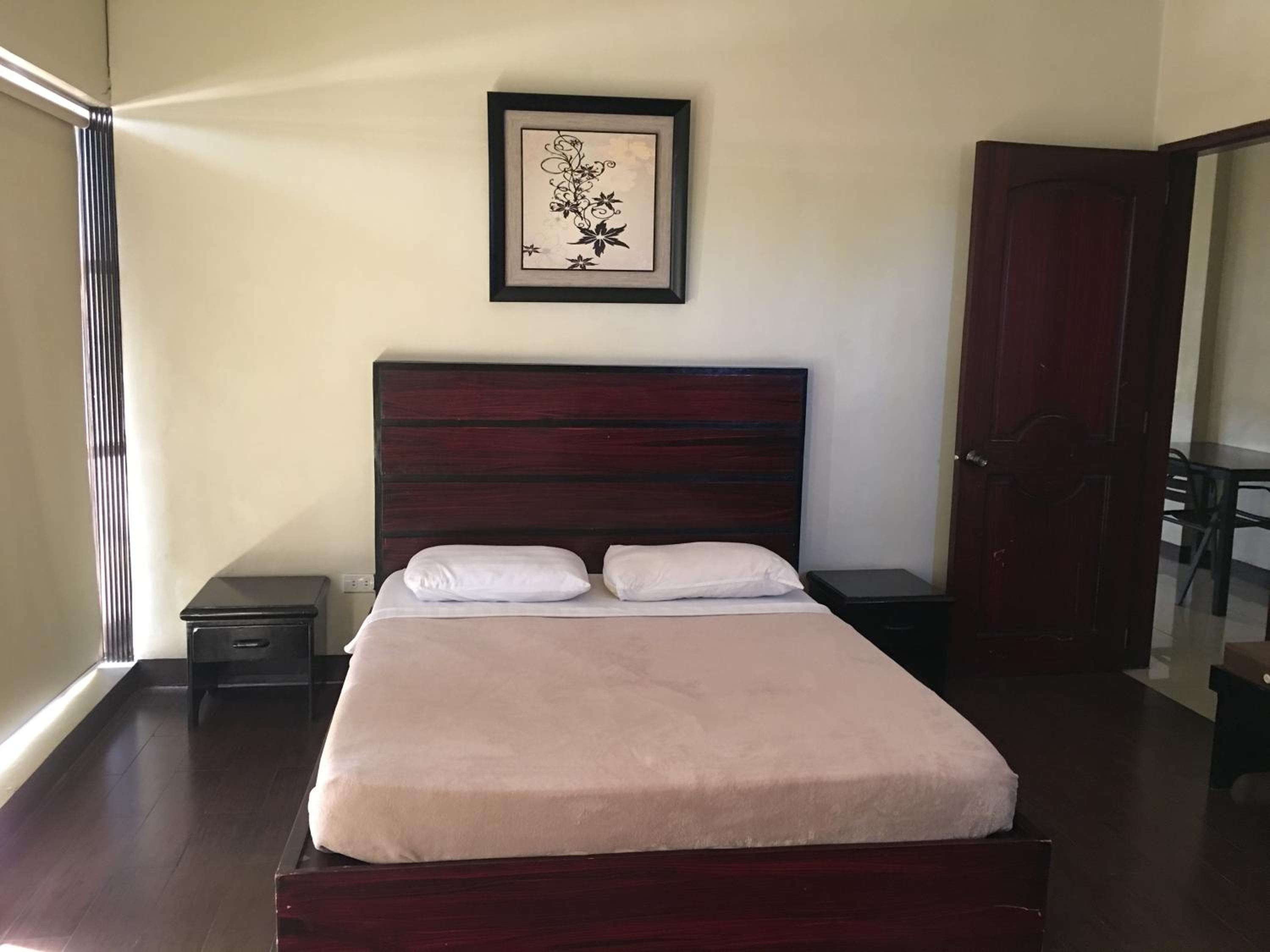 Deluxe Family Suite - Photo 3