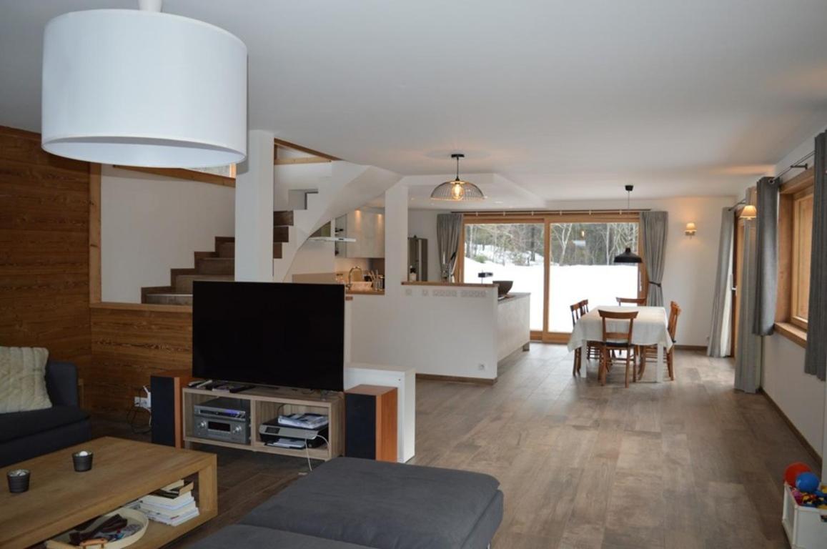 Five-Bedroom Villa photo 1
