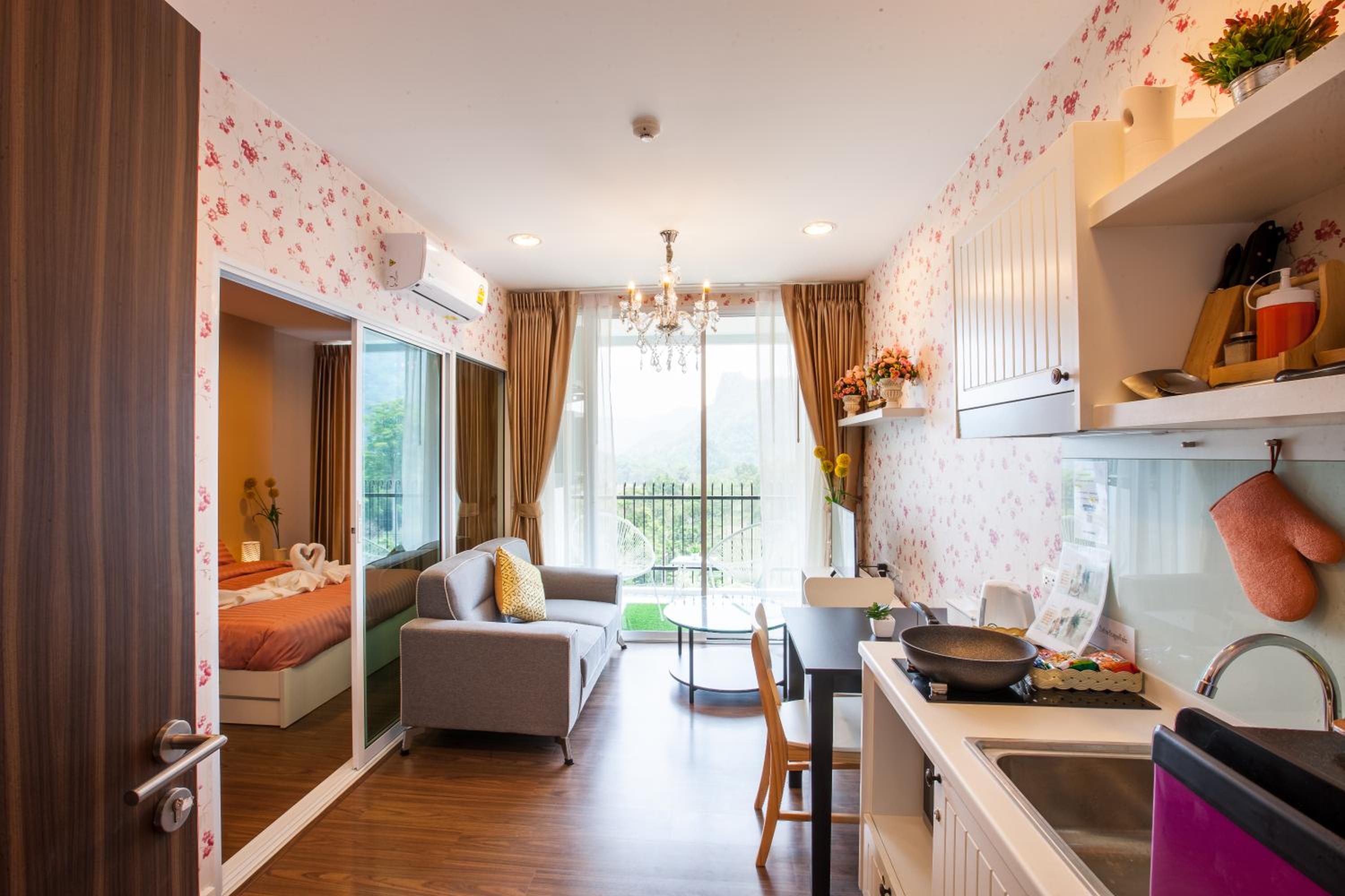 Suite With Mountain View
