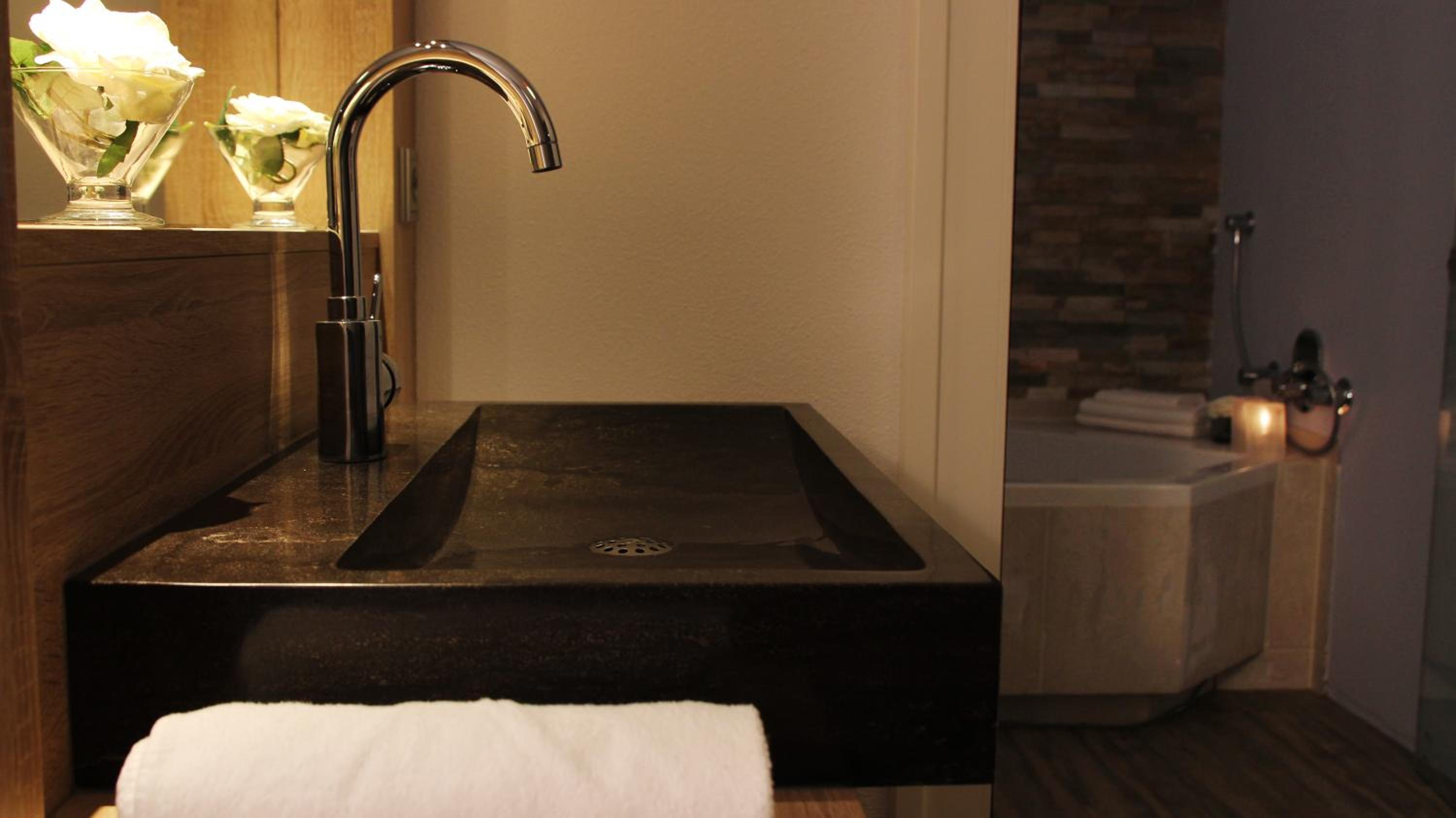 Suite - Photo 14