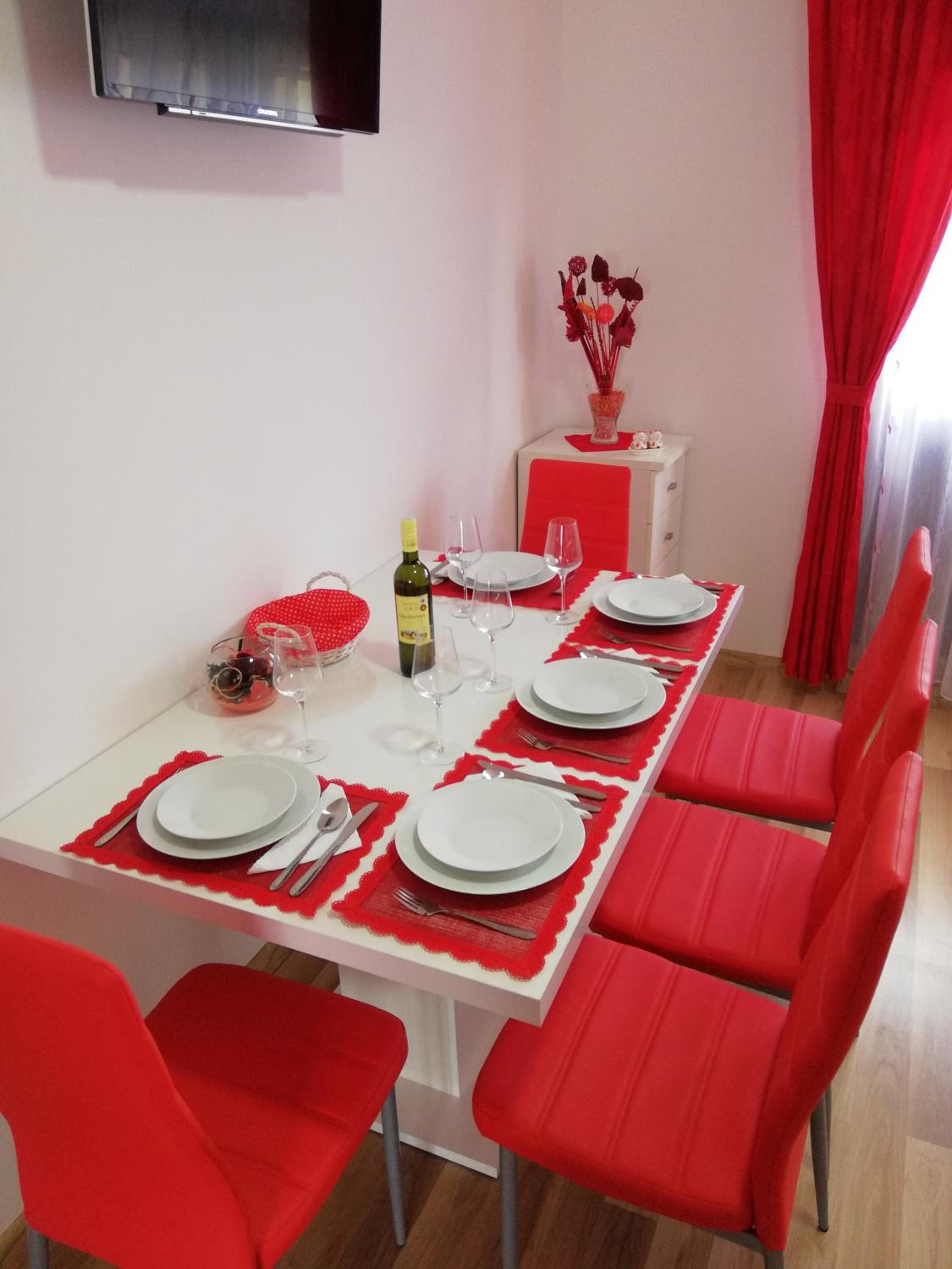 Apartment with Balcony - Photo 7