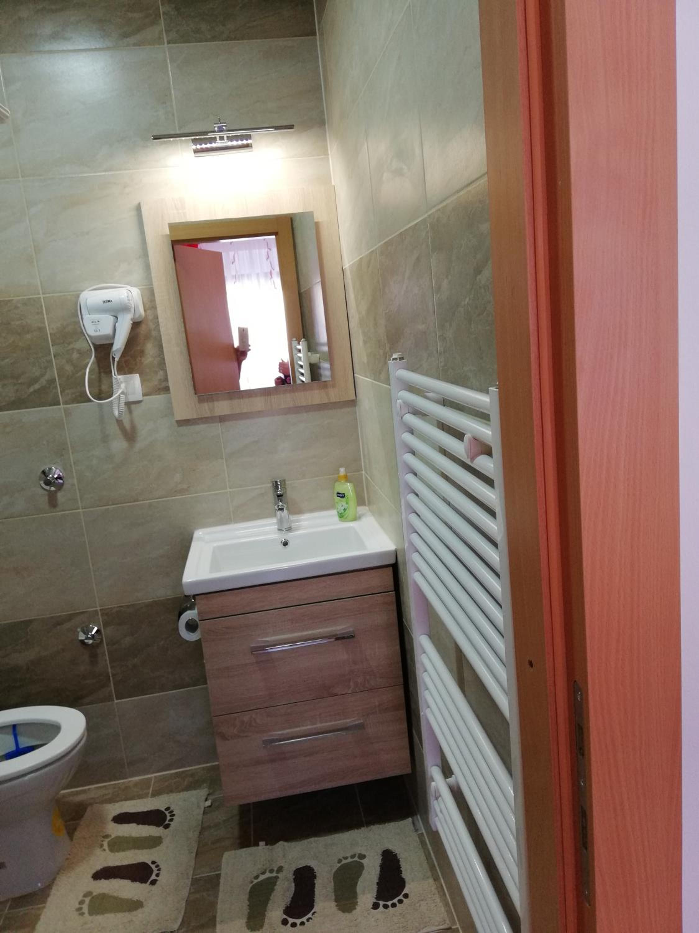 Apartment with Balcony - Photo 9