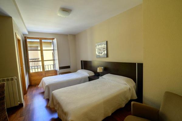 Twin Room - Photo 1