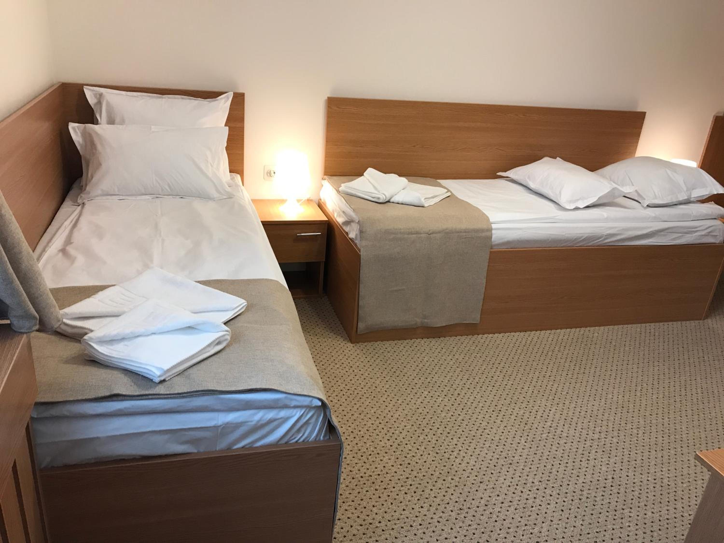 Twin Room - Photo 3