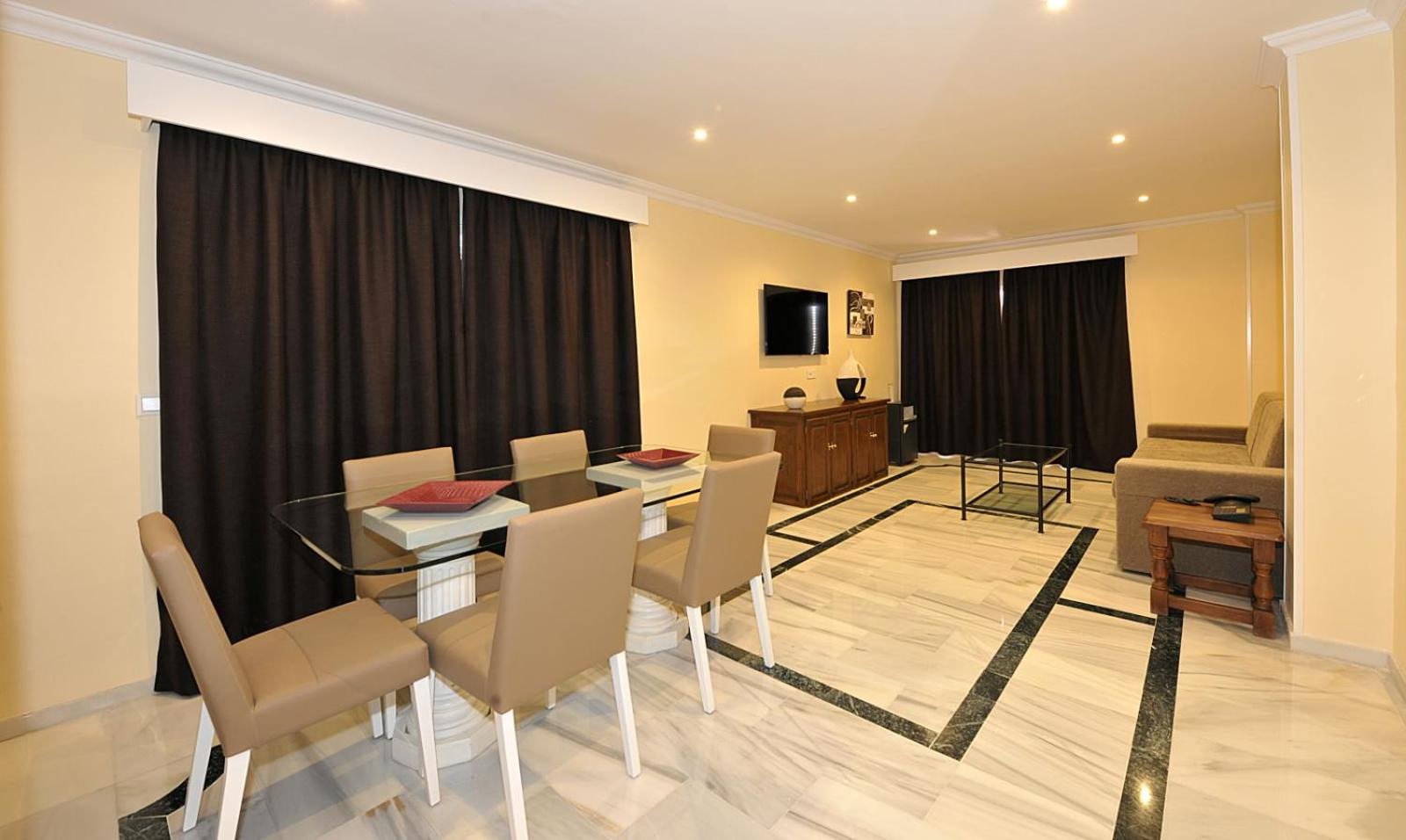 Suite - Photo 27