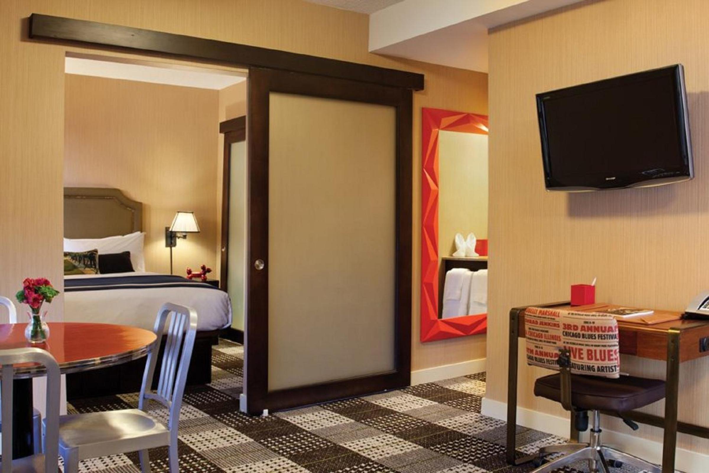 One-Bedroom Suite - Photo 6