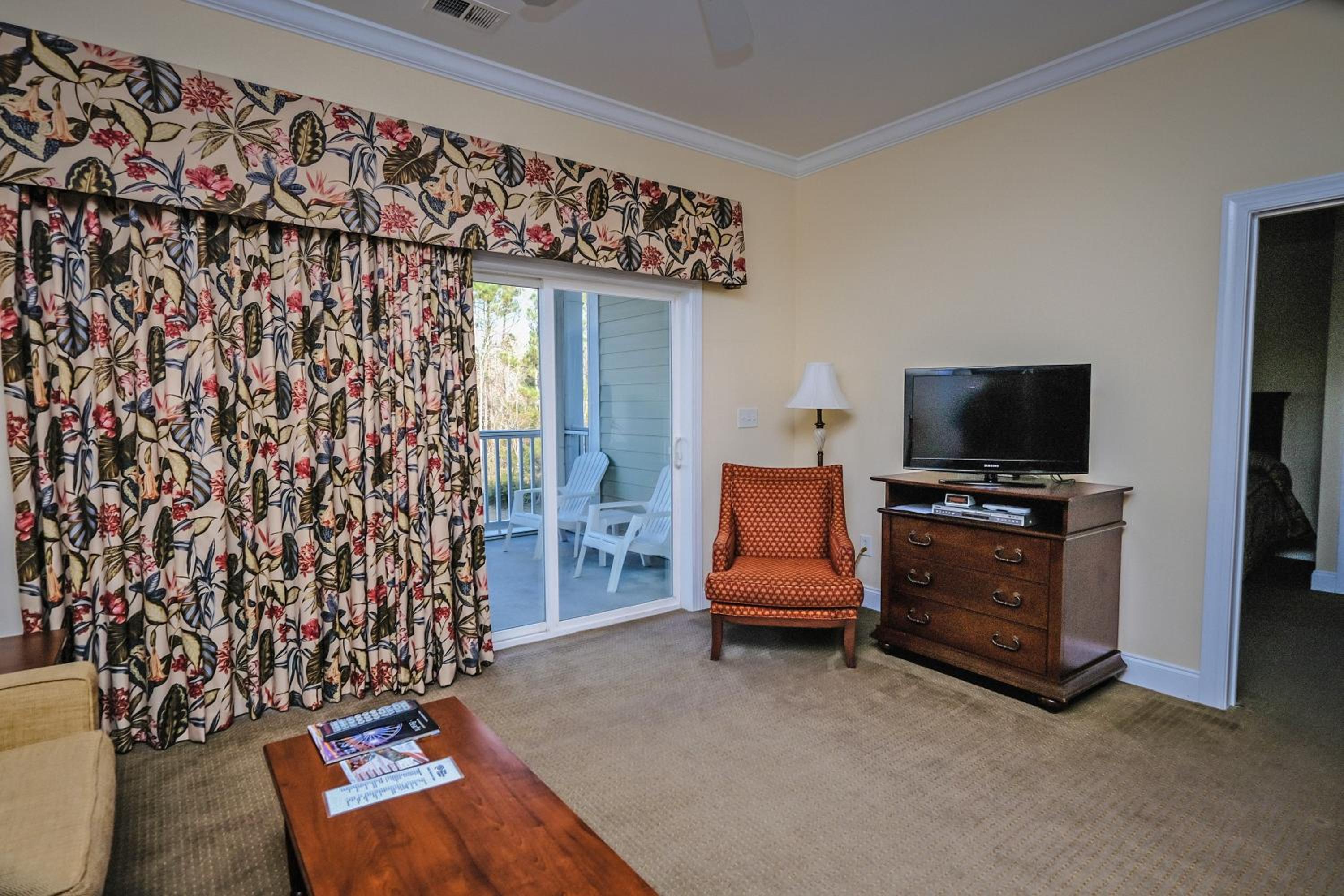 Seaside Resort View Suite - Photo 6