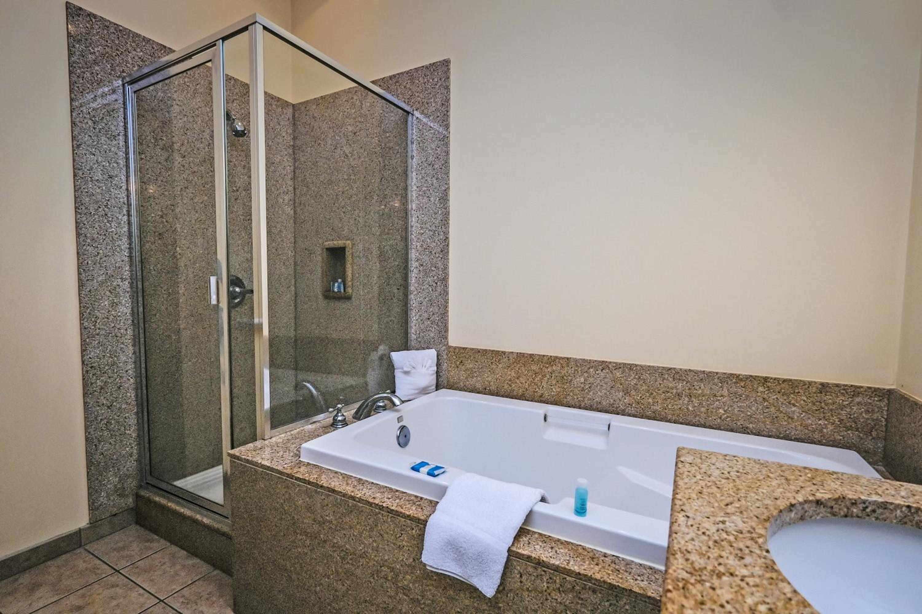 Seaside Resort View Suite - Photo 11