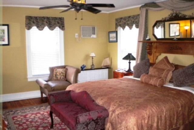 Greenport Room - King Waterfront  photo 1