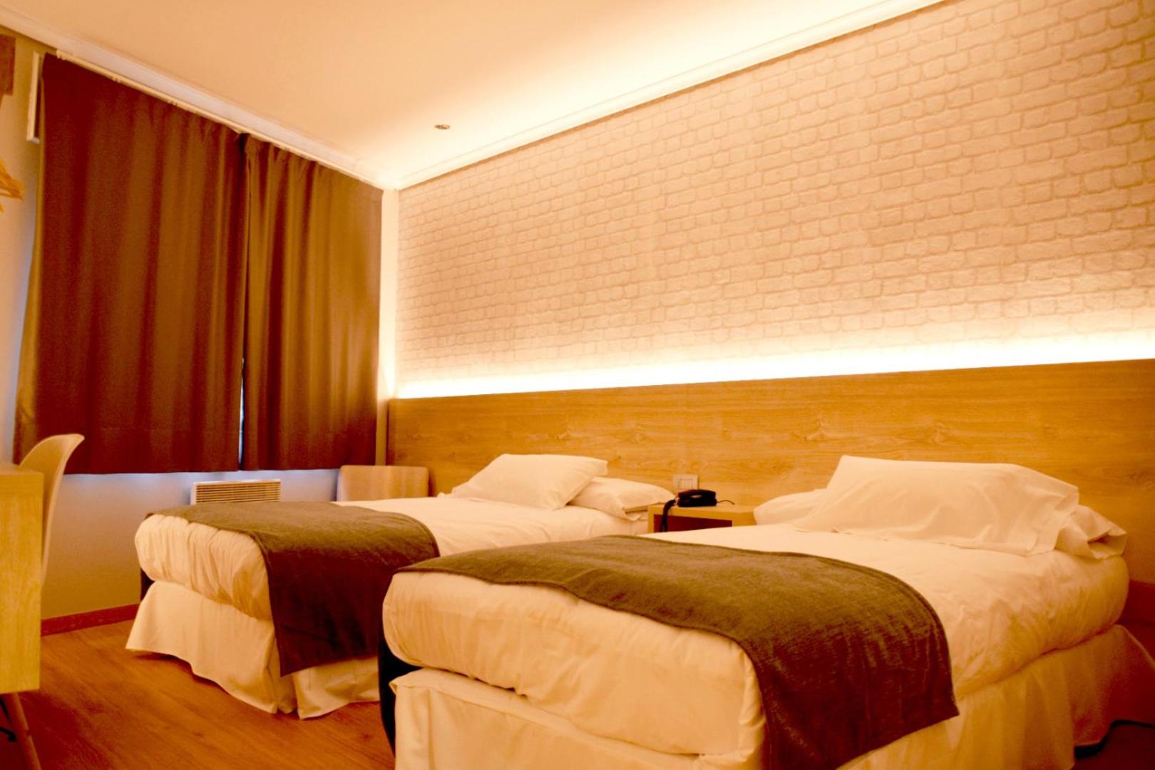Twin Room - Photo 4