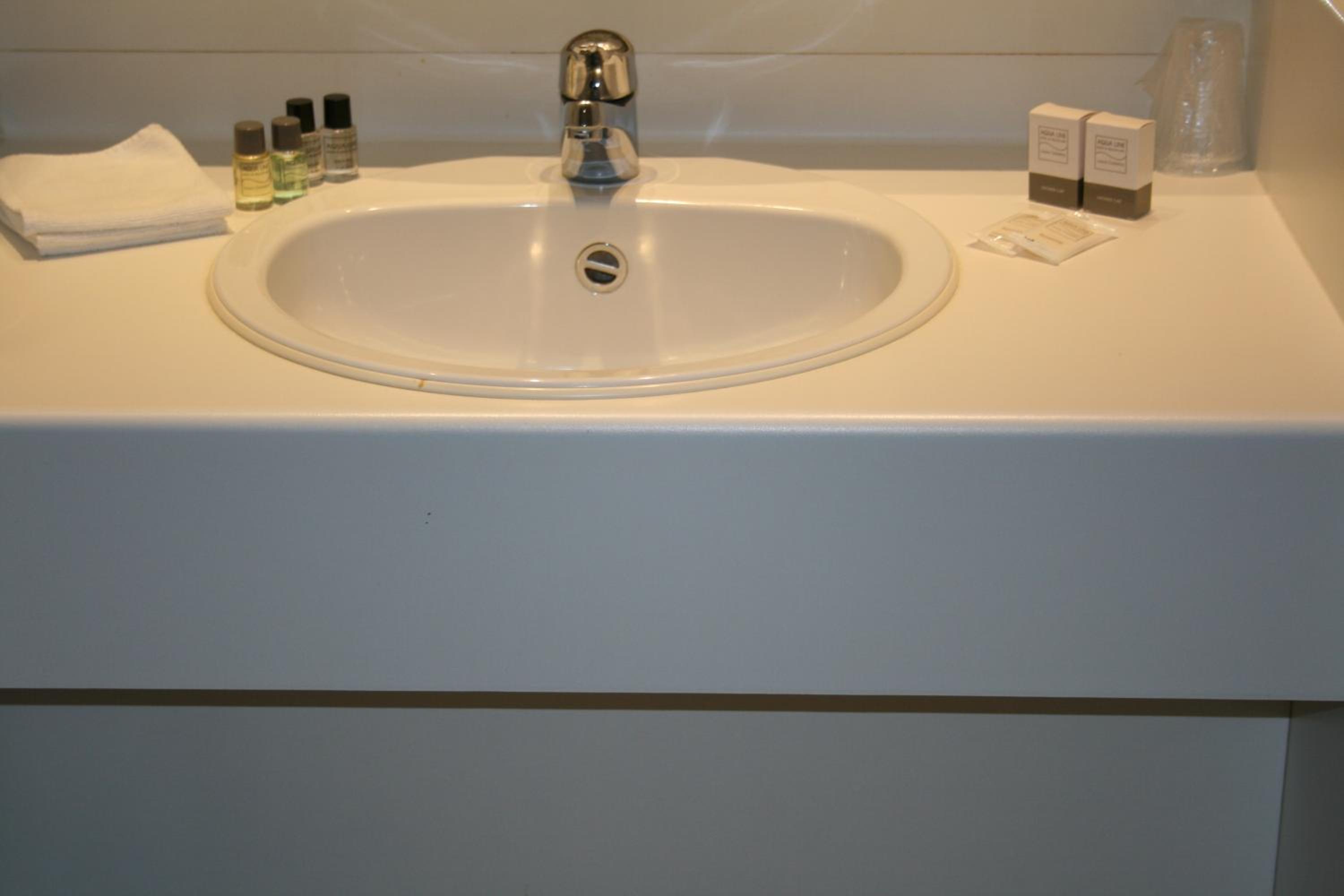 Standard Double or Twin Room - Photo 4