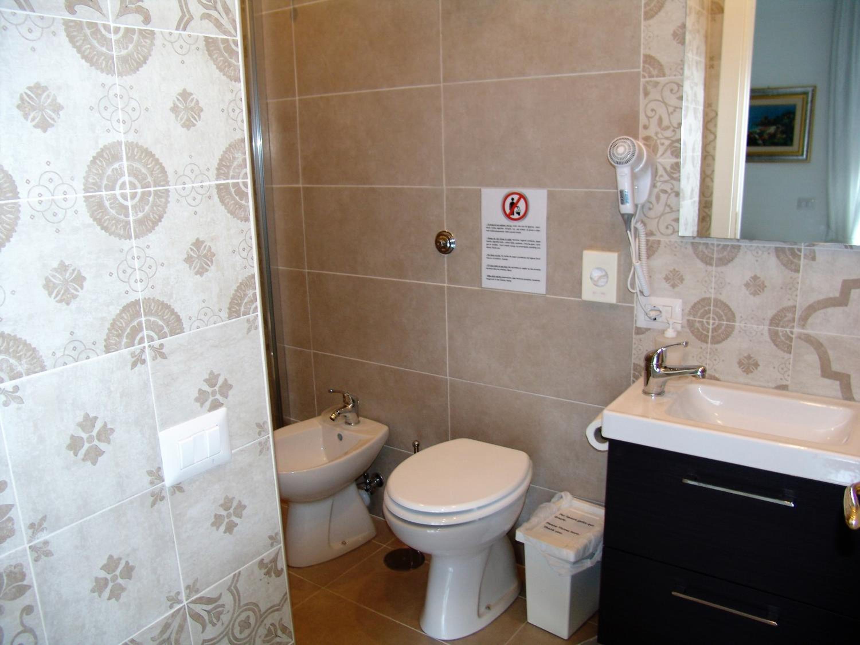 Budget Double or Twin Room - Photo 7
