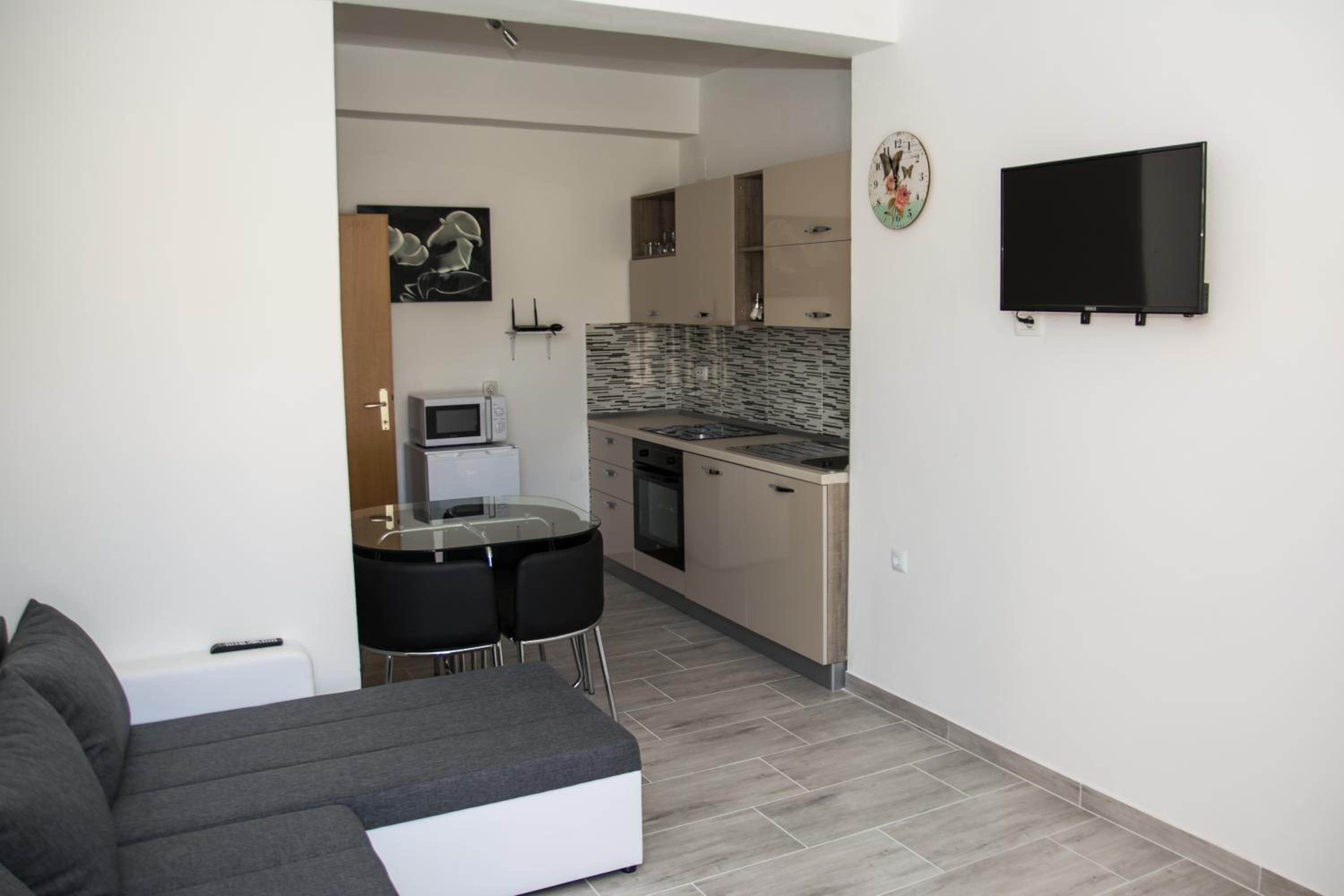 Apartment - Ground Floor - Photo 4
