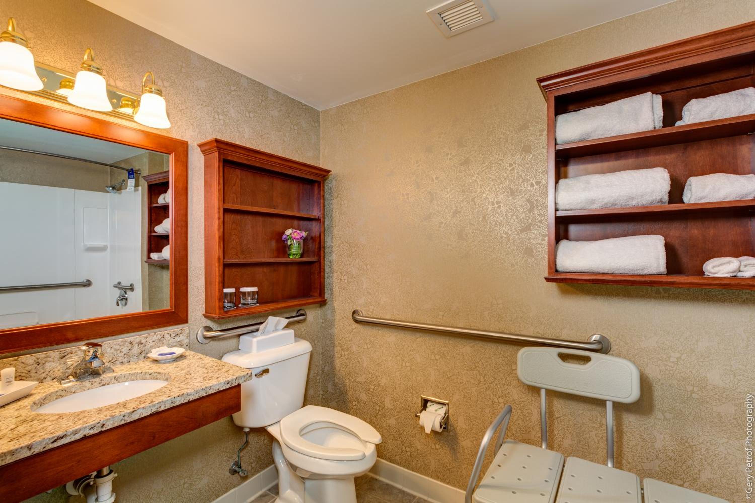 Queen Room - Mobility Access - Photo 4