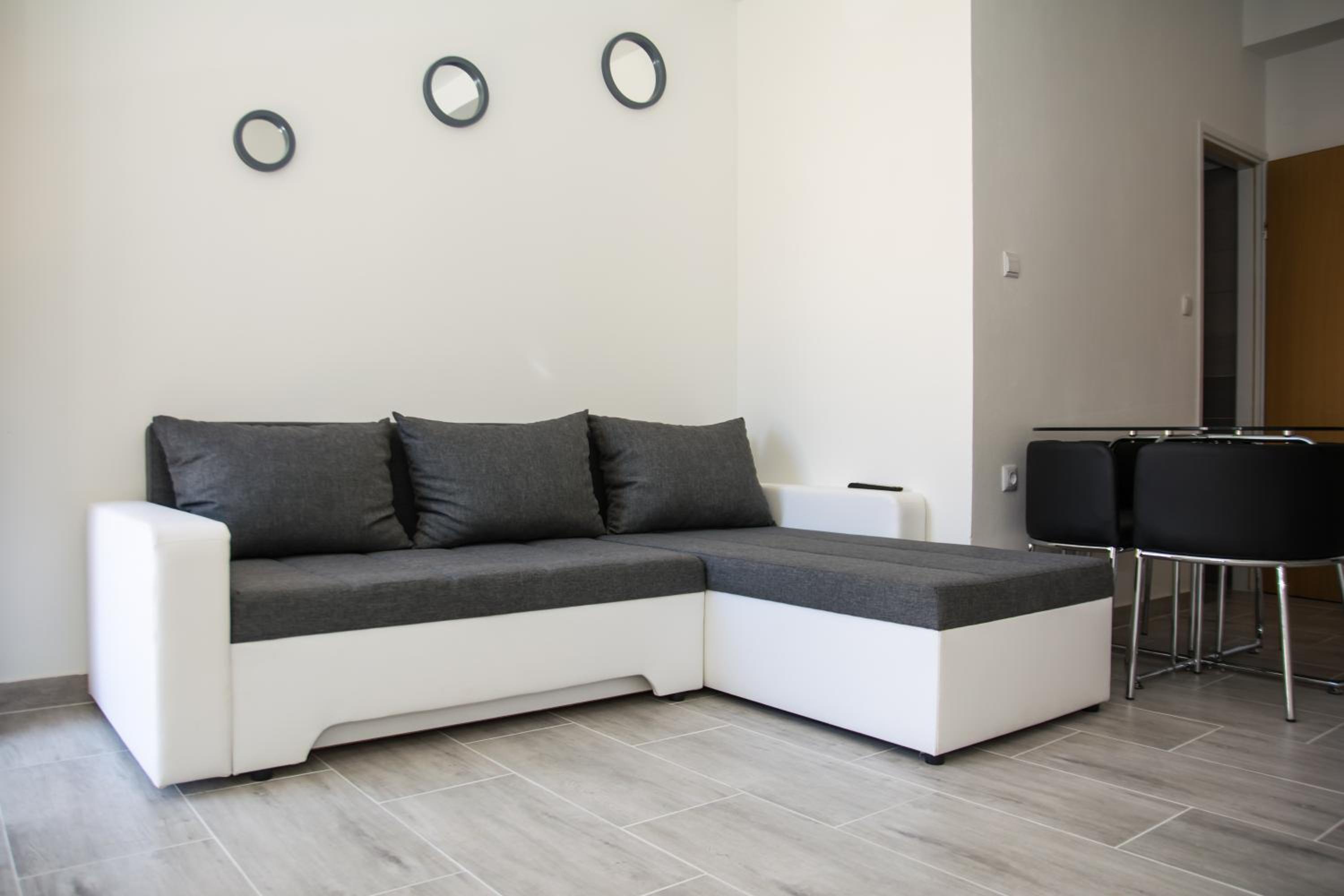 Apartment - Ground Floor - Photo 5