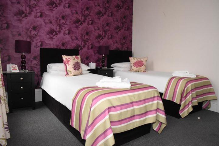 Twin Room with Shower photo 3