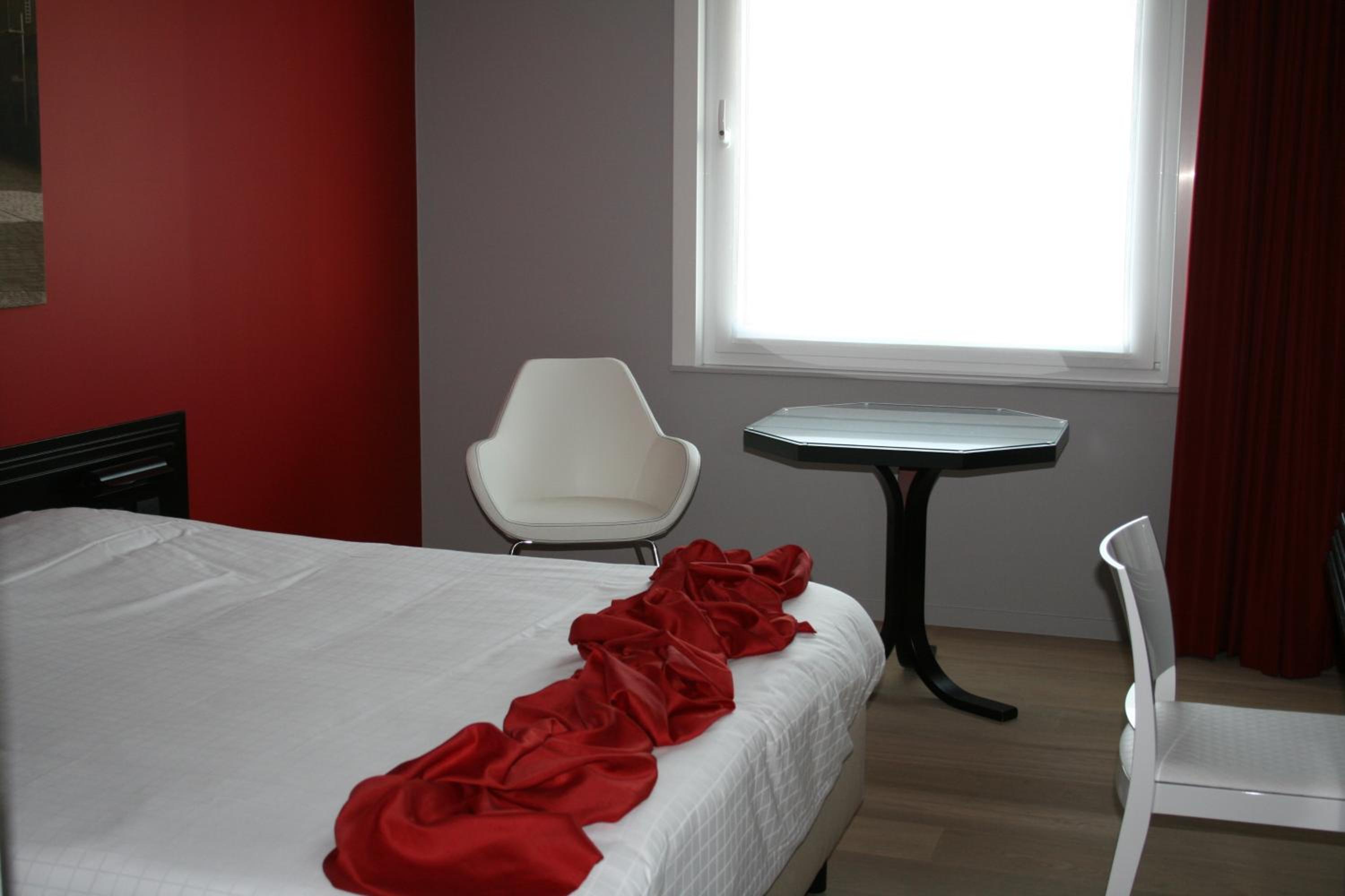 Standard Double or Twin Room - Photo 5