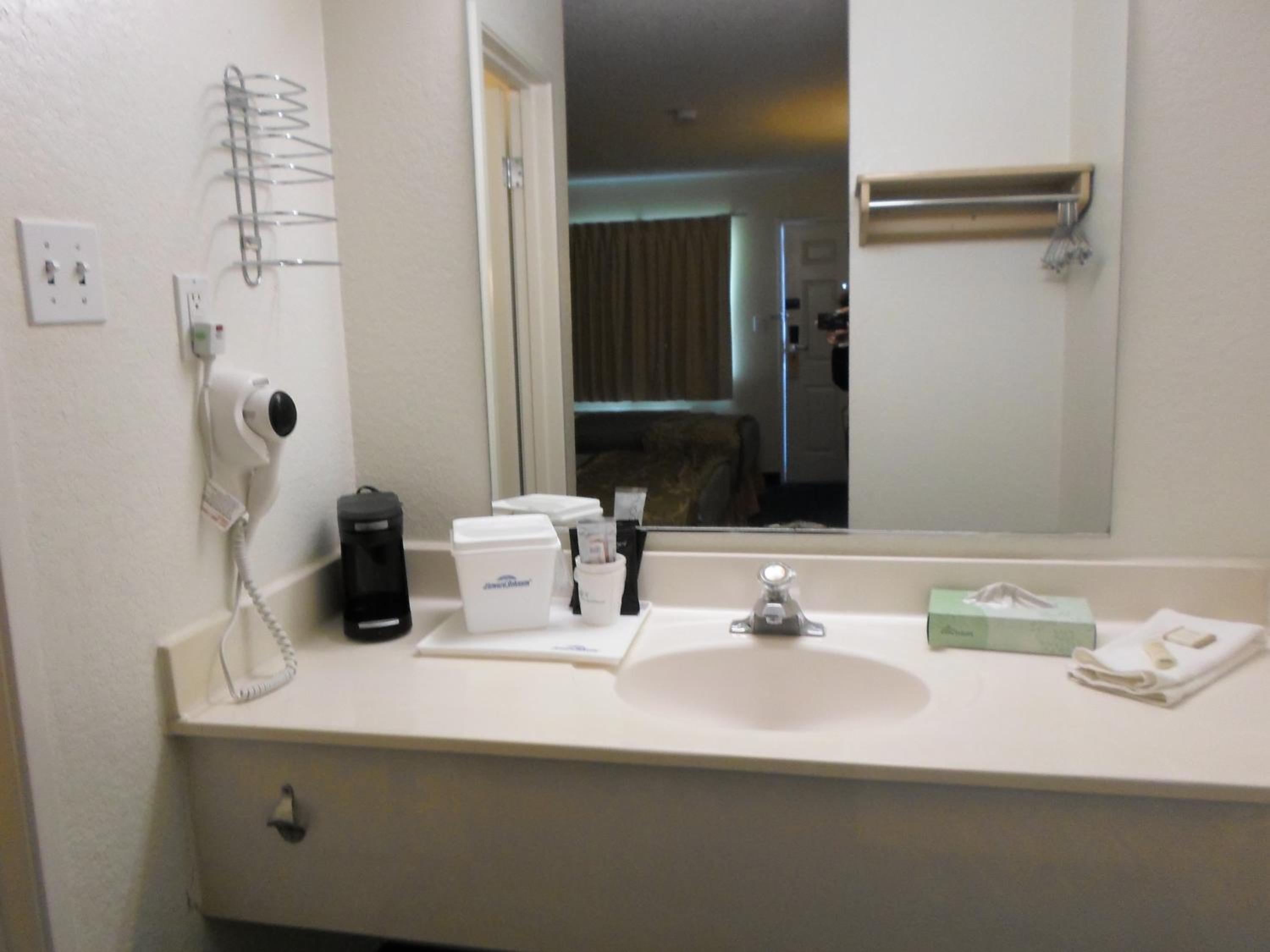 Double Room With Two Double Beds - Smoking photo 3