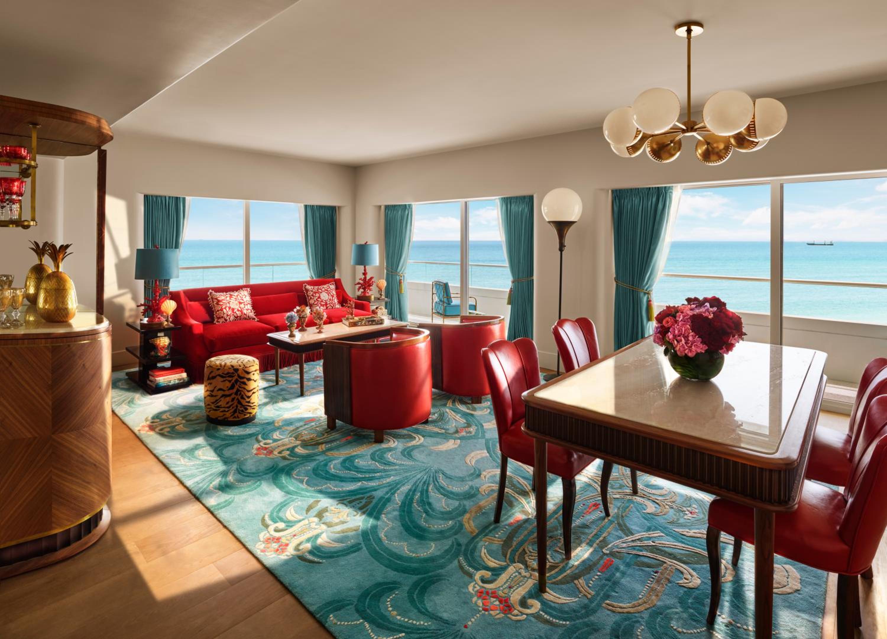 Premier Corner One-Bedroom King Suite - Ocean Front