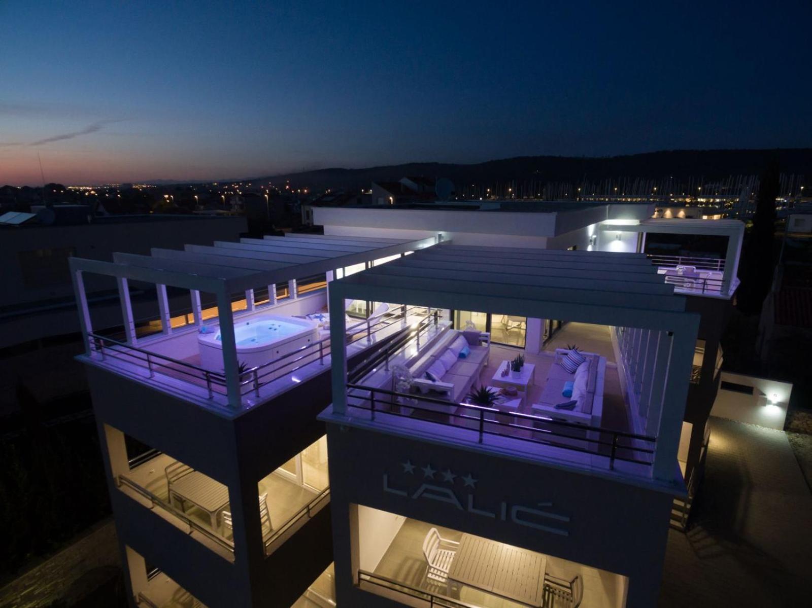 Two-Bedroom Penthouse Apartment with Terrace and Jacuzzi photo 3