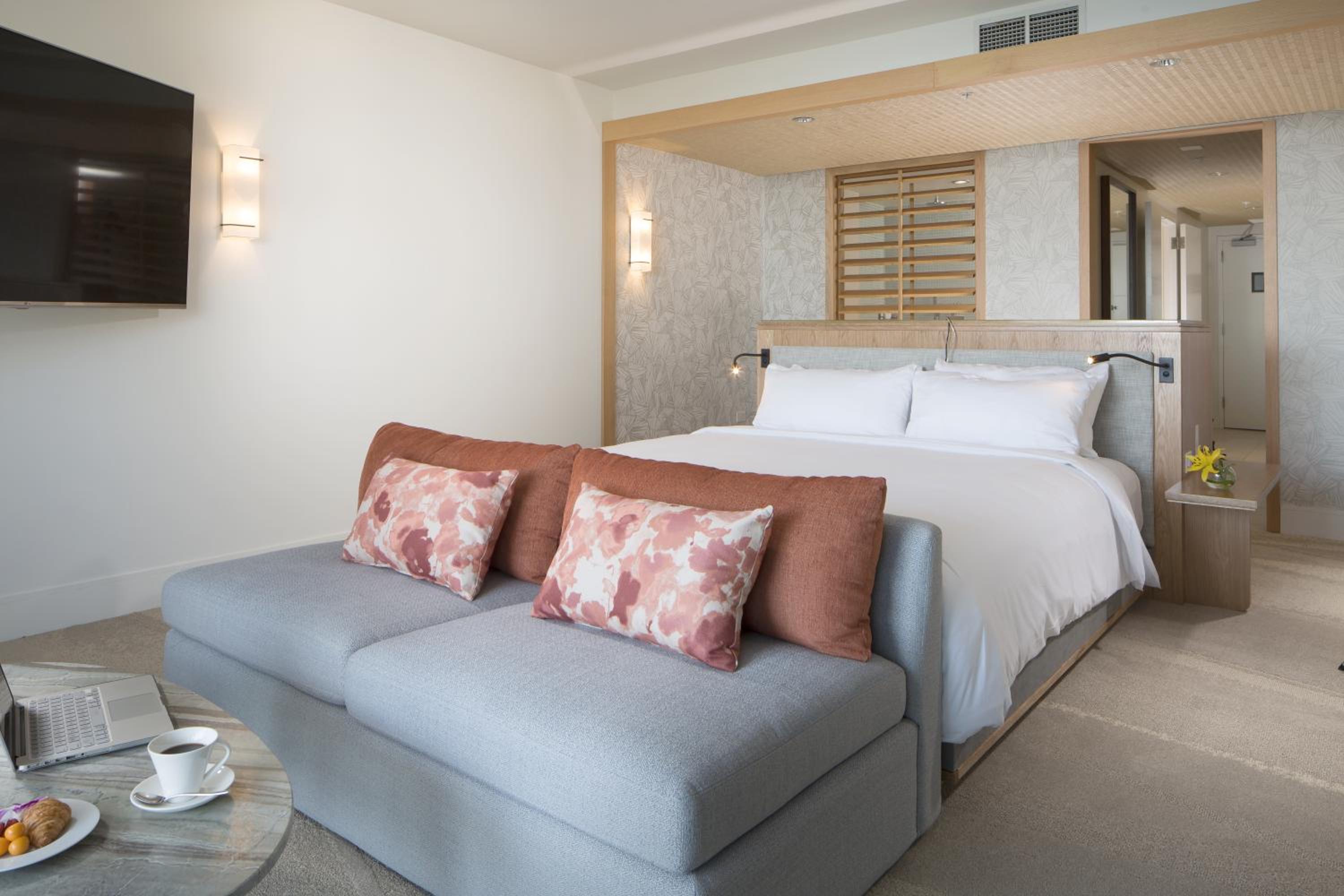 Ocean View Junior Suite King with Balcony - Photo 2