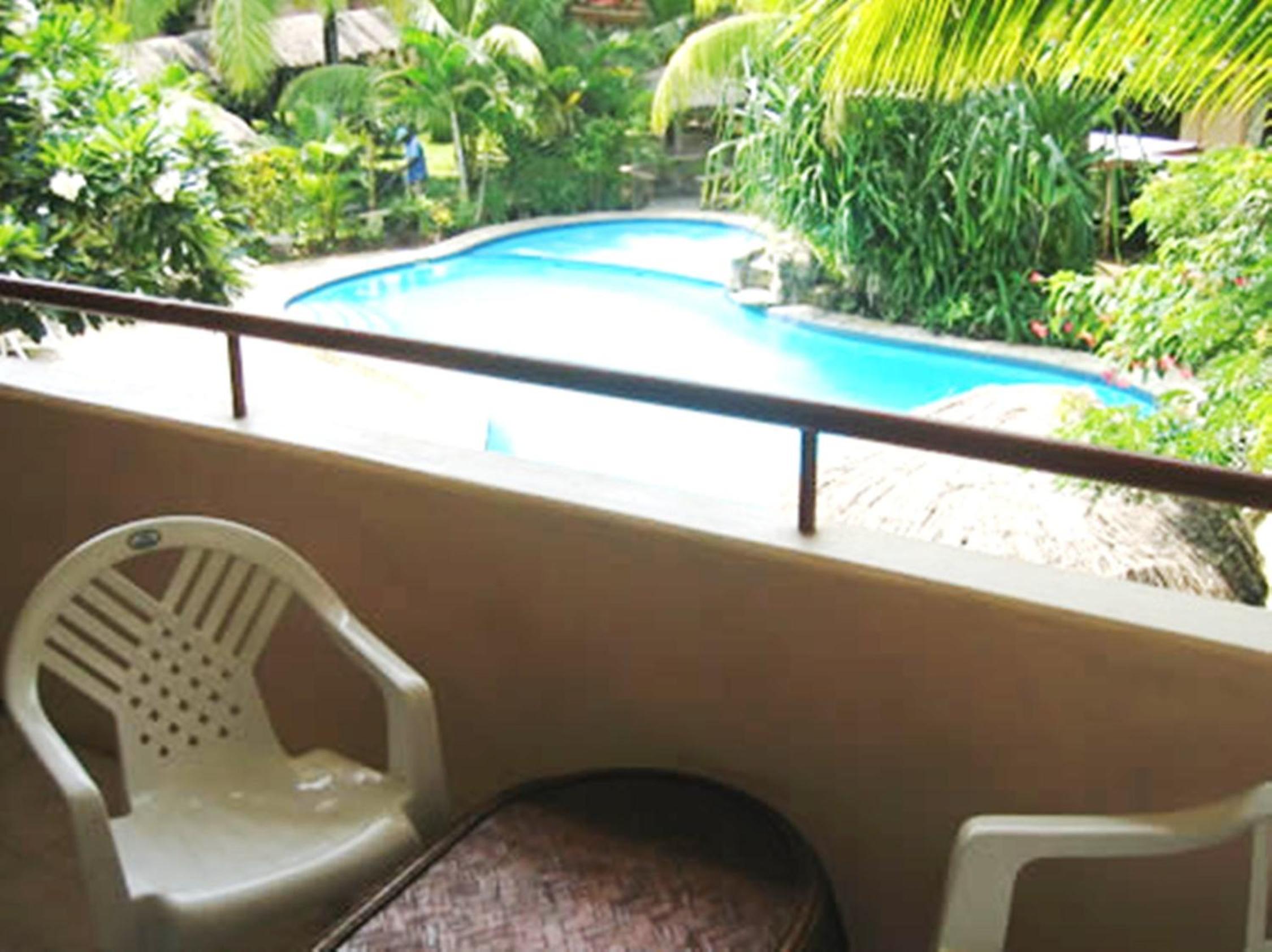 Deluxe Room - Poolside photo 5
