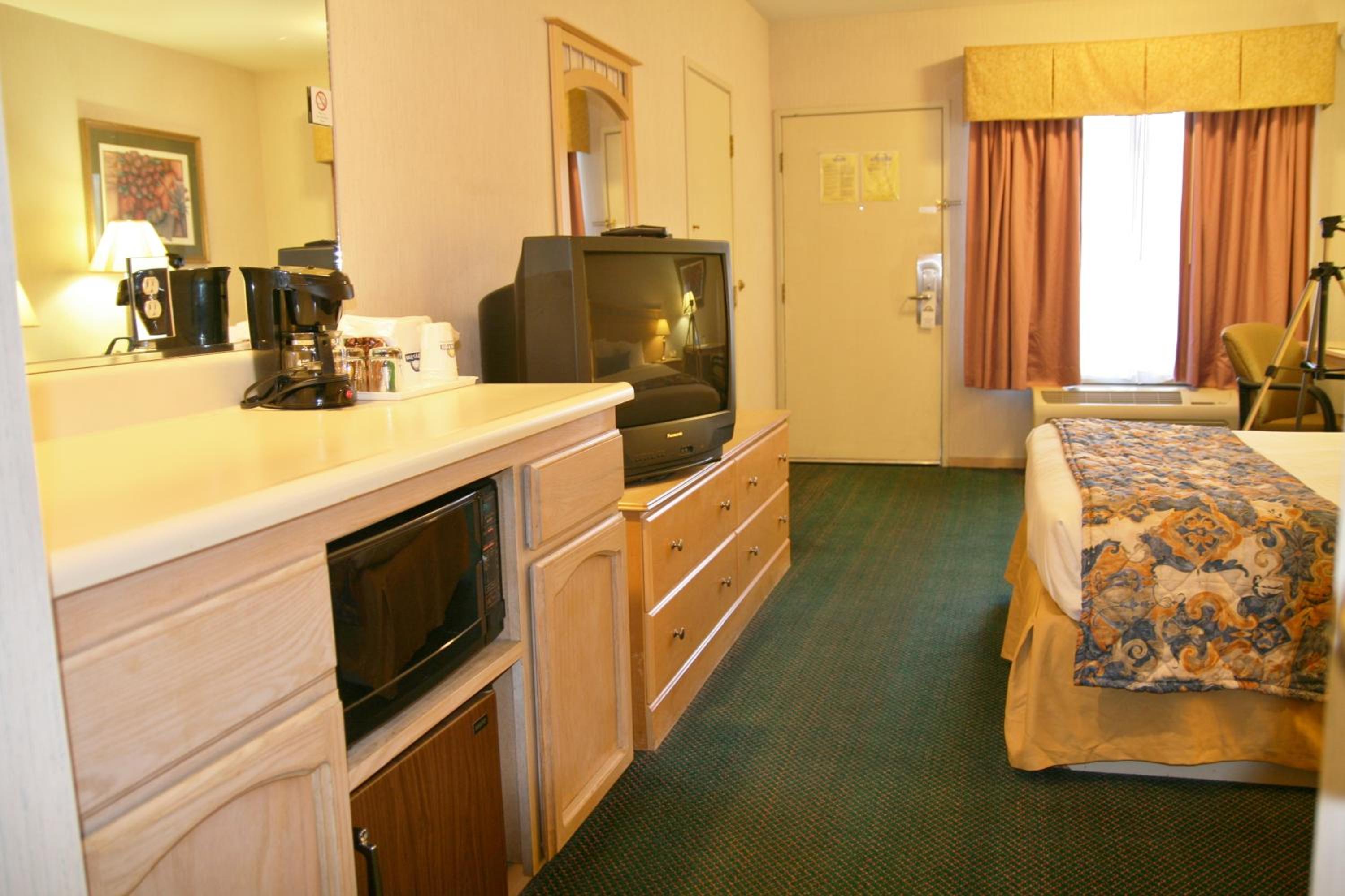Queen Room - Photo 8