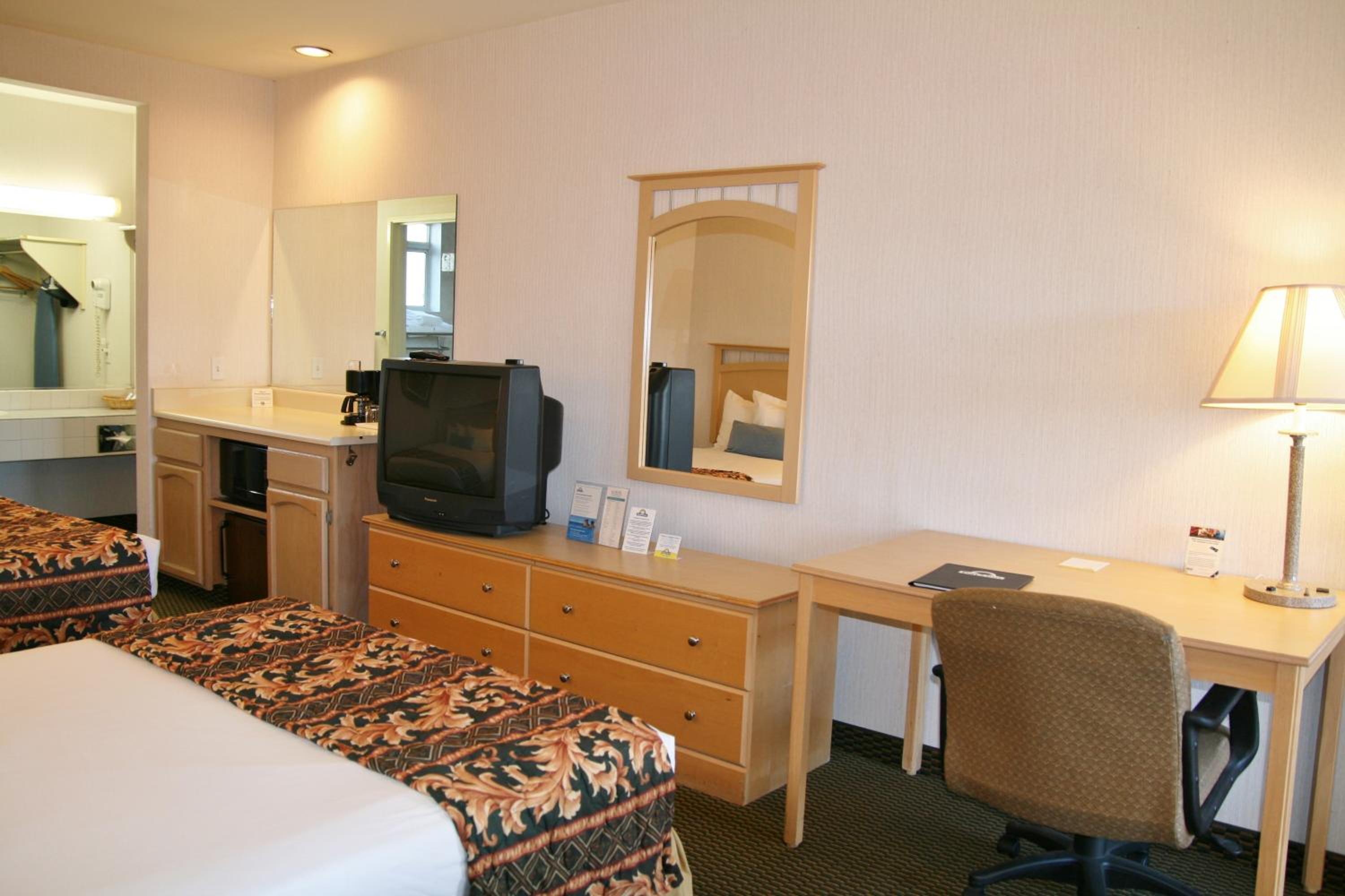 Queen Room - Photo 9