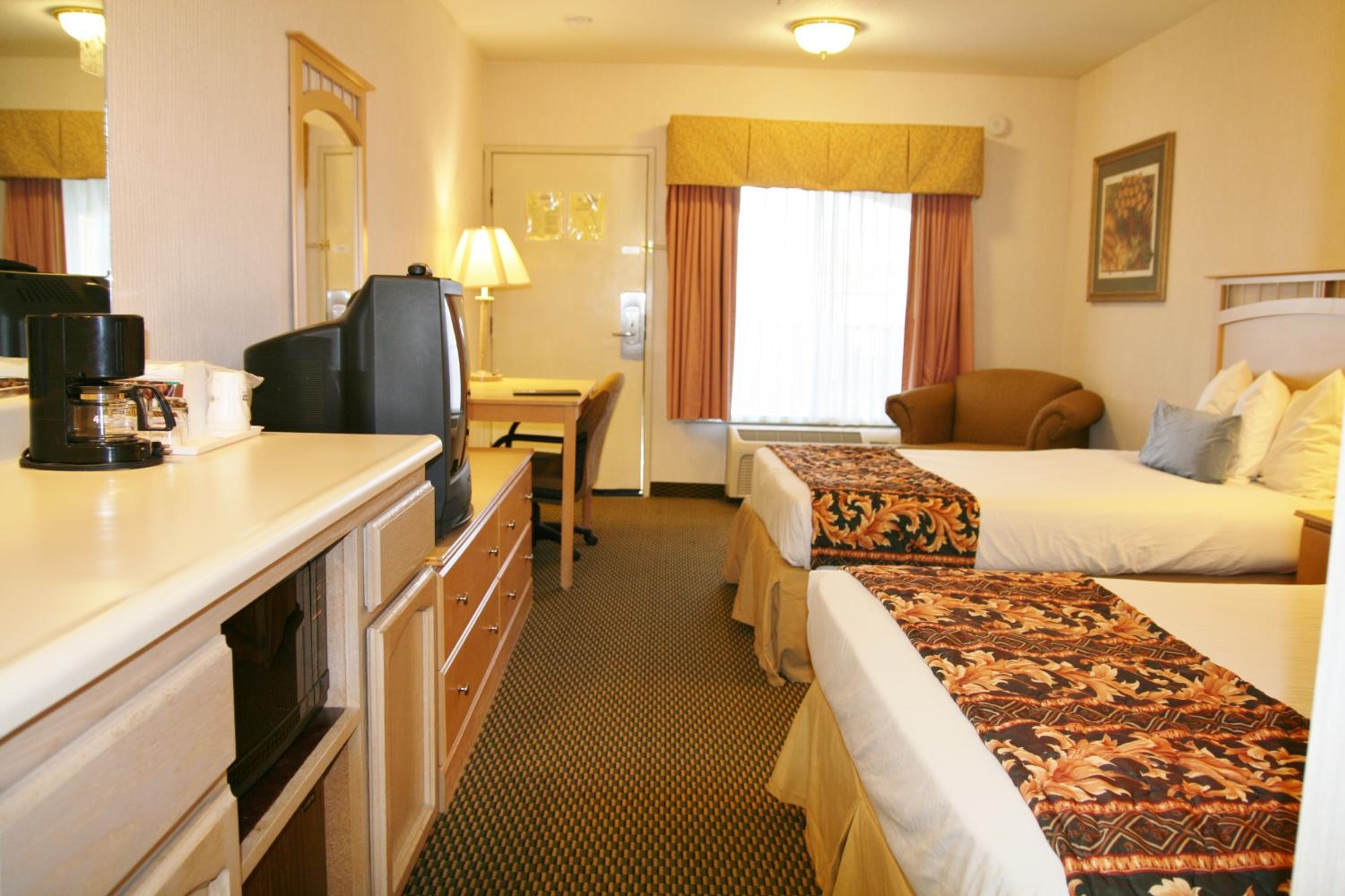 Double Room with Two Double Beds - Non-Smoking - Photo 2
