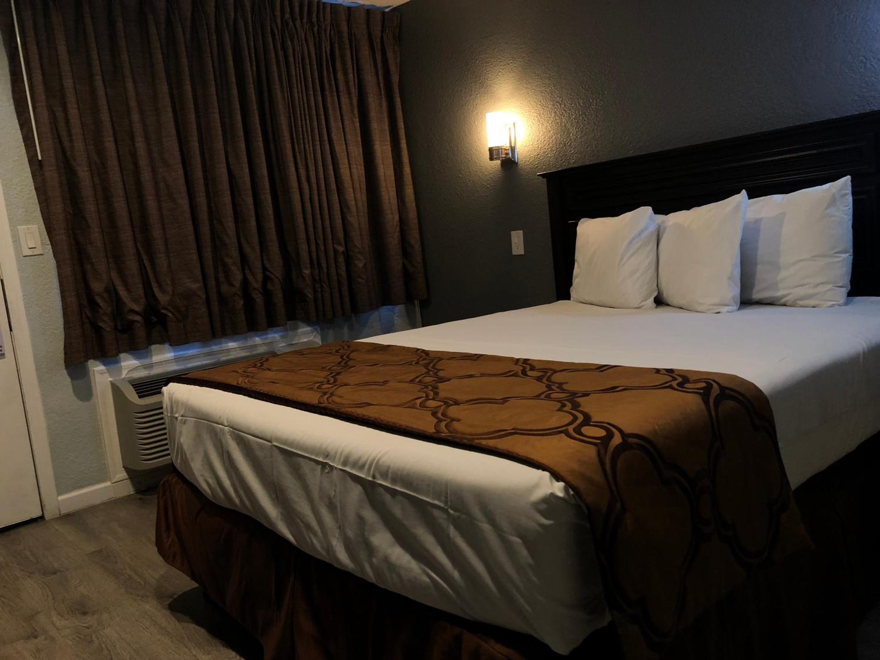 Deluxe Queen Room photo 3