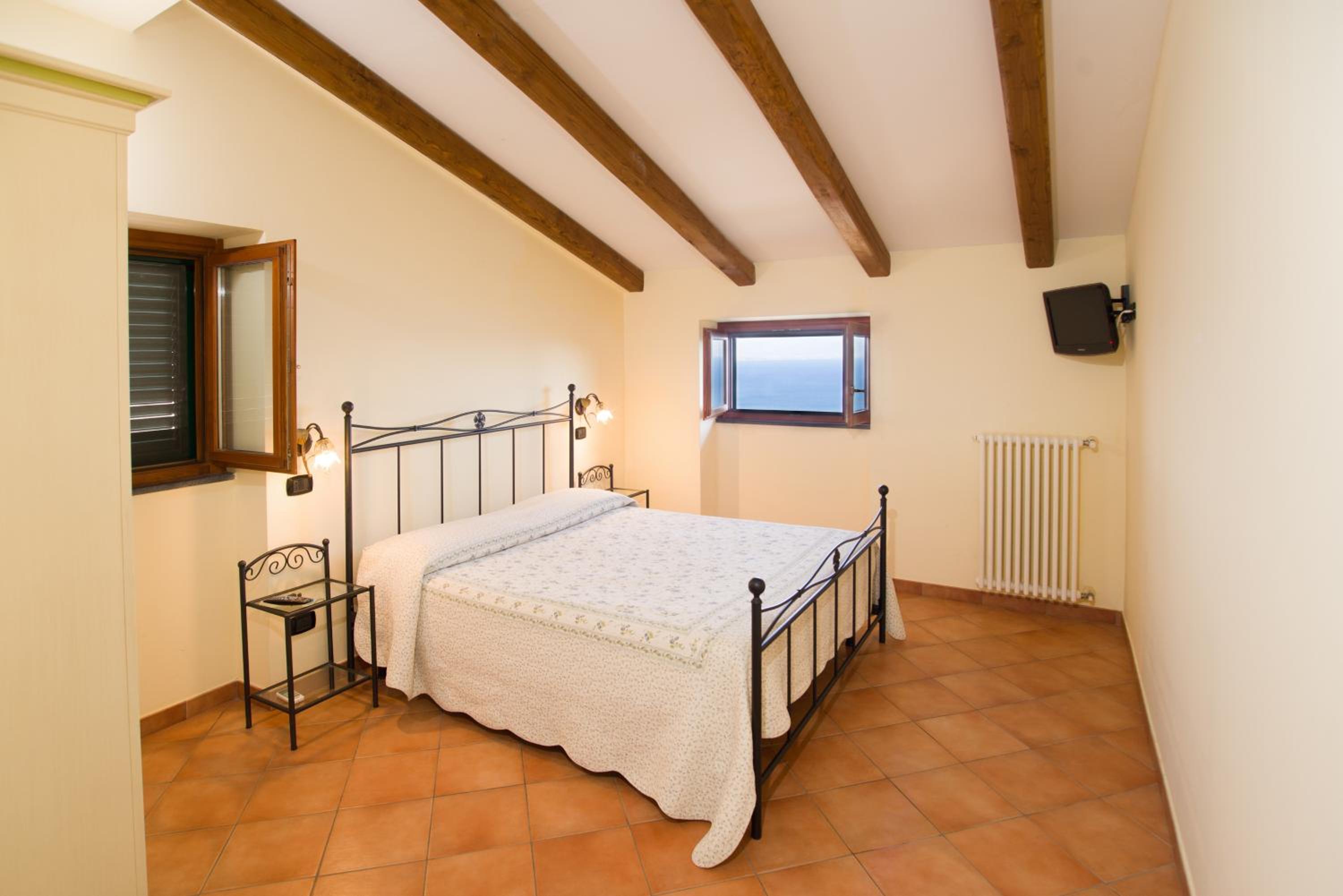 Double Room with Sea View - Photo 5